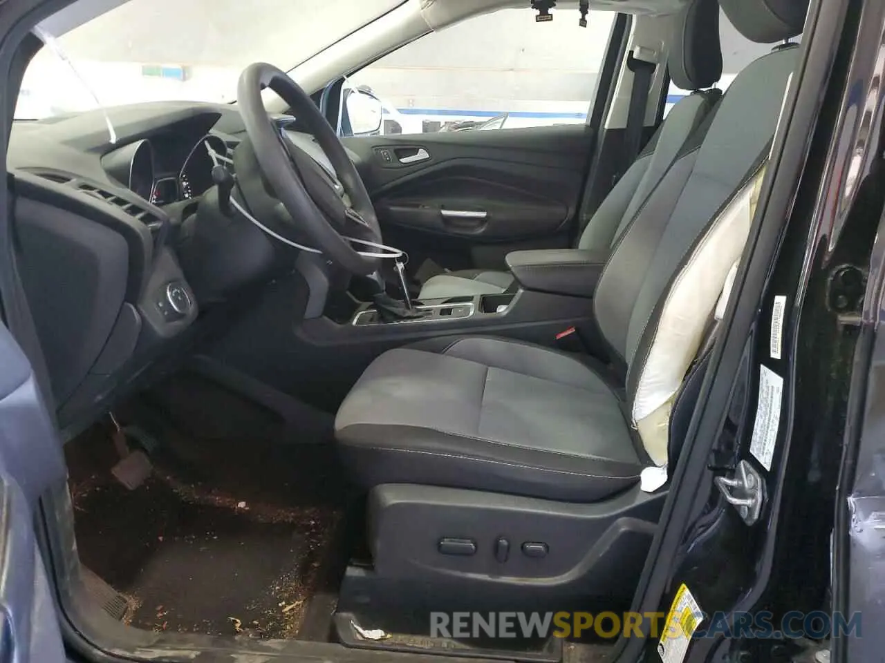 7 Photograph of a damaged car 1FMCU0GD0KUA68252 FORD ESCAPE 2019