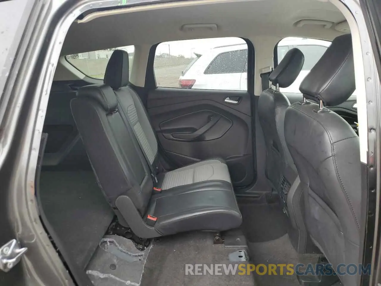 11 Photograph of a damaged car 1FMCU0GD0KUA80546 FORD ESCAPE 2019
