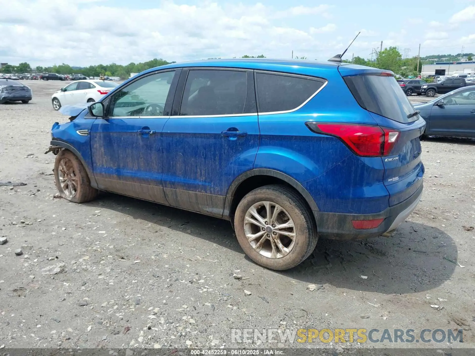 3 Photograph of a damaged car 1FMCU0GD0KUA86525 FORD ESCAPE 2019