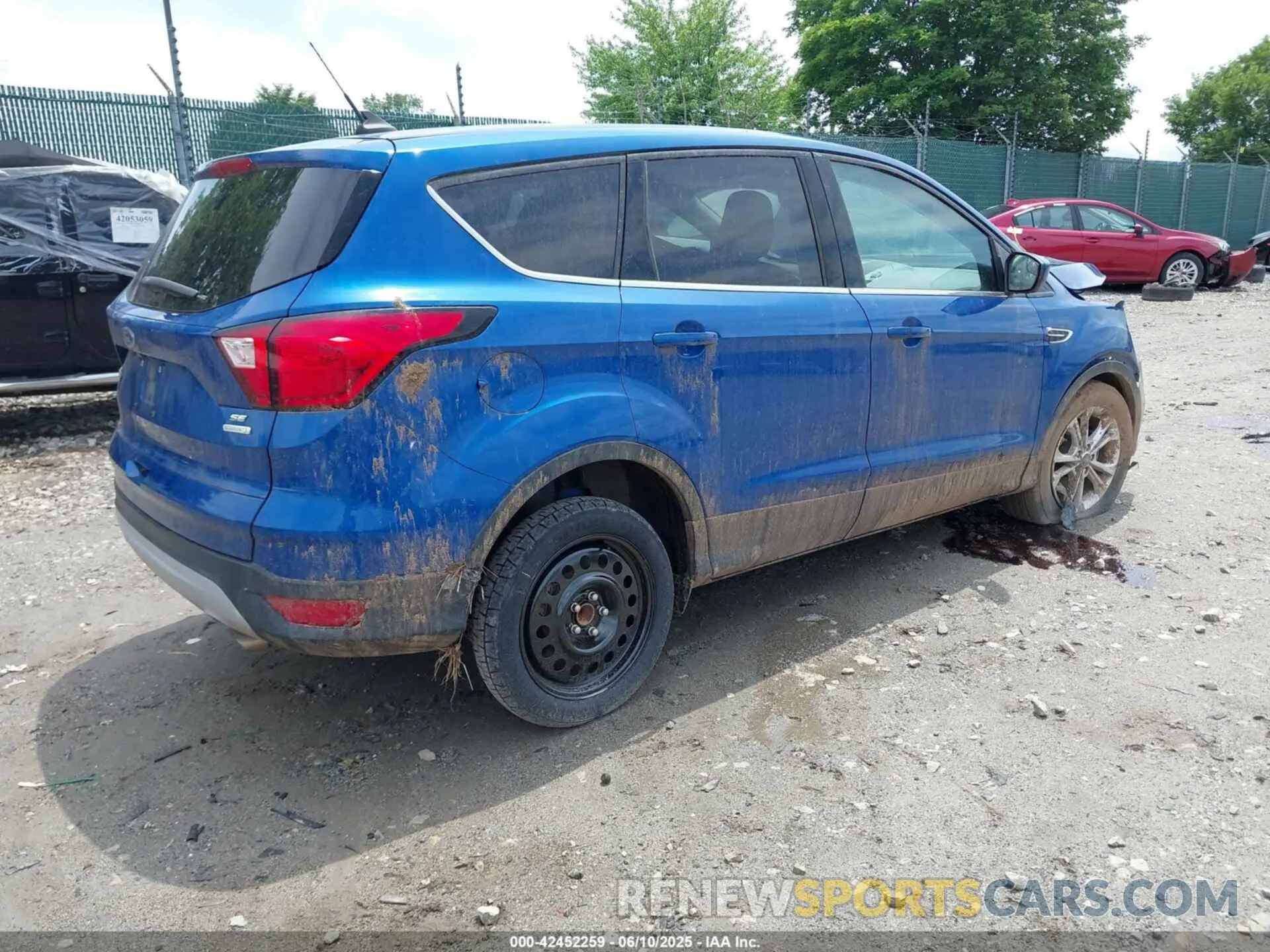 4 Photograph of a damaged car 1FMCU0GD0KUA86525 FORD ESCAPE 2019