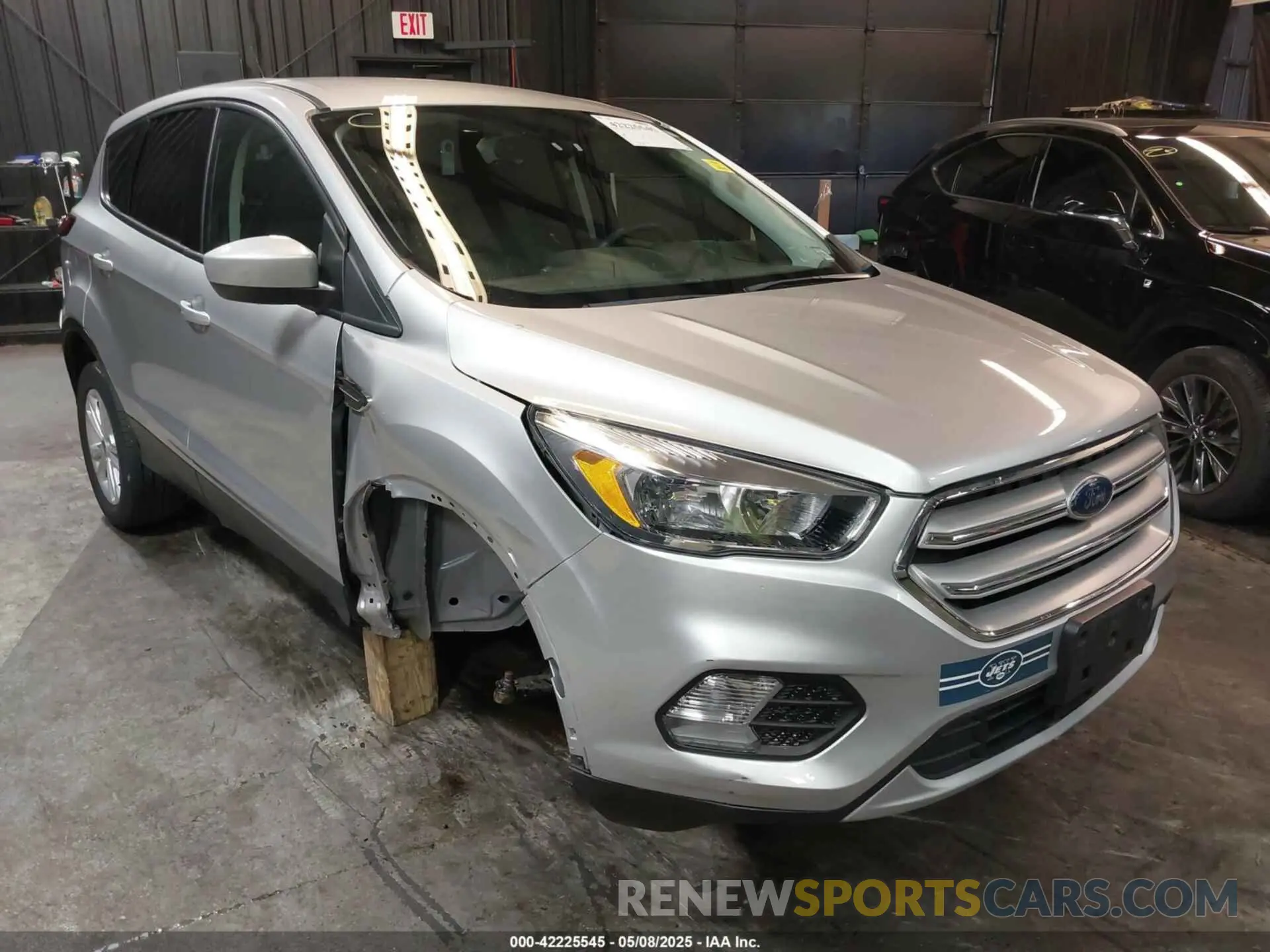 1 Photograph of a damaged car 1FMCU0GD0KUB42219 FORD ESCAPE 2019