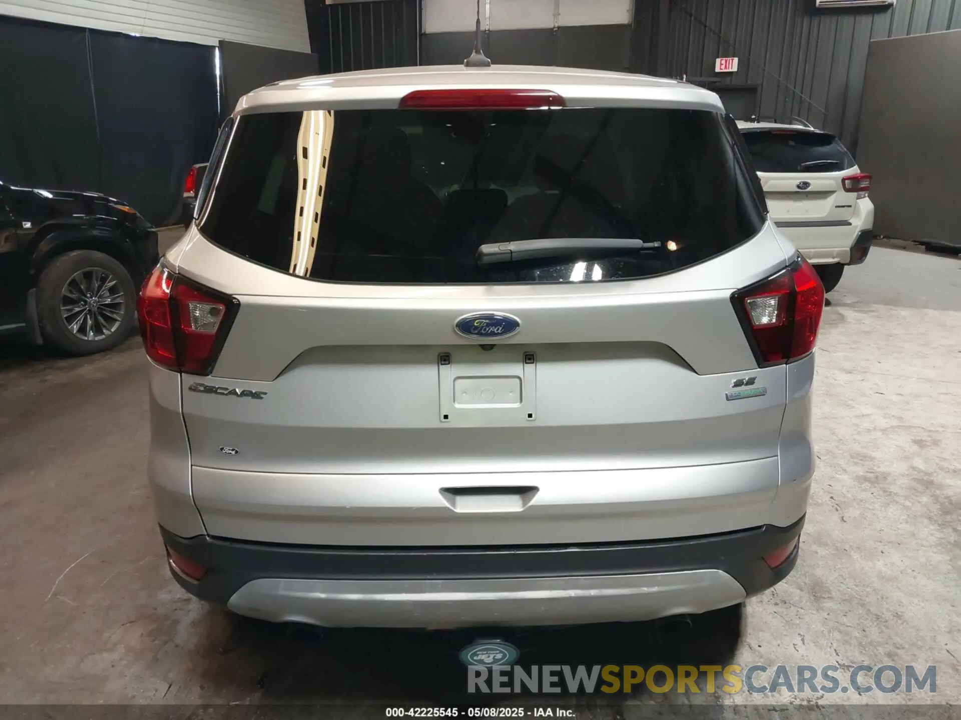 17 Photograph of a damaged car 1FMCU0GD0KUB42219 FORD ESCAPE 2019
