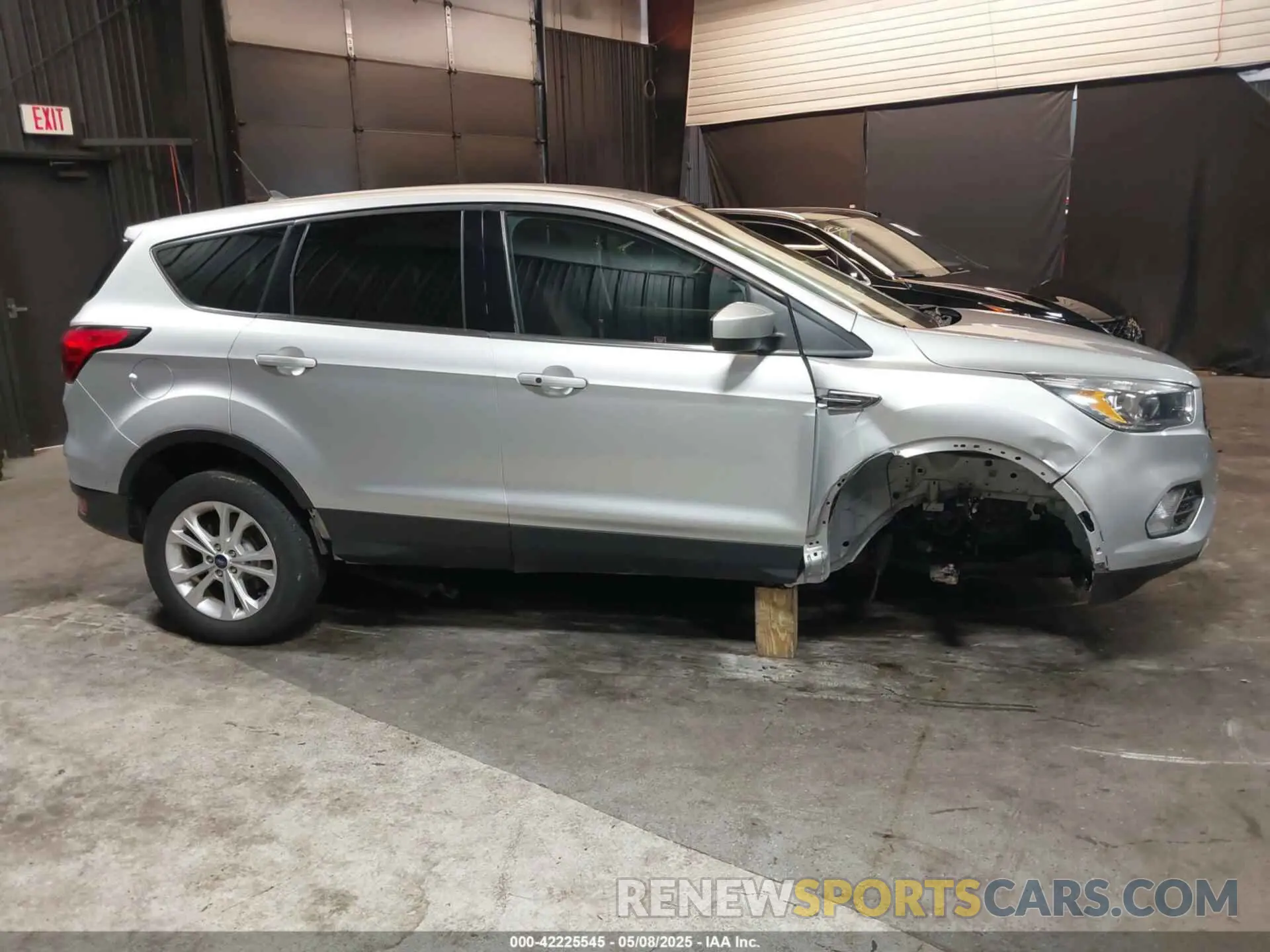 6 Photograph of a damaged car 1FMCU0GD0KUB42219 FORD ESCAPE 2019