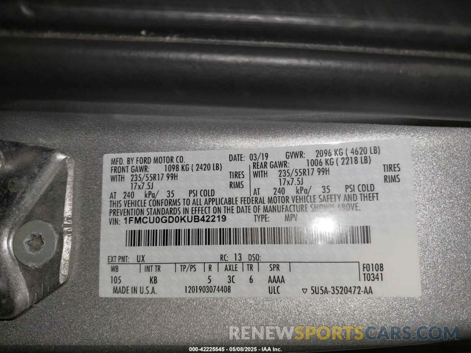 9 Photograph of a damaged car 1FMCU0GD0KUB42219 FORD ESCAPE 2019