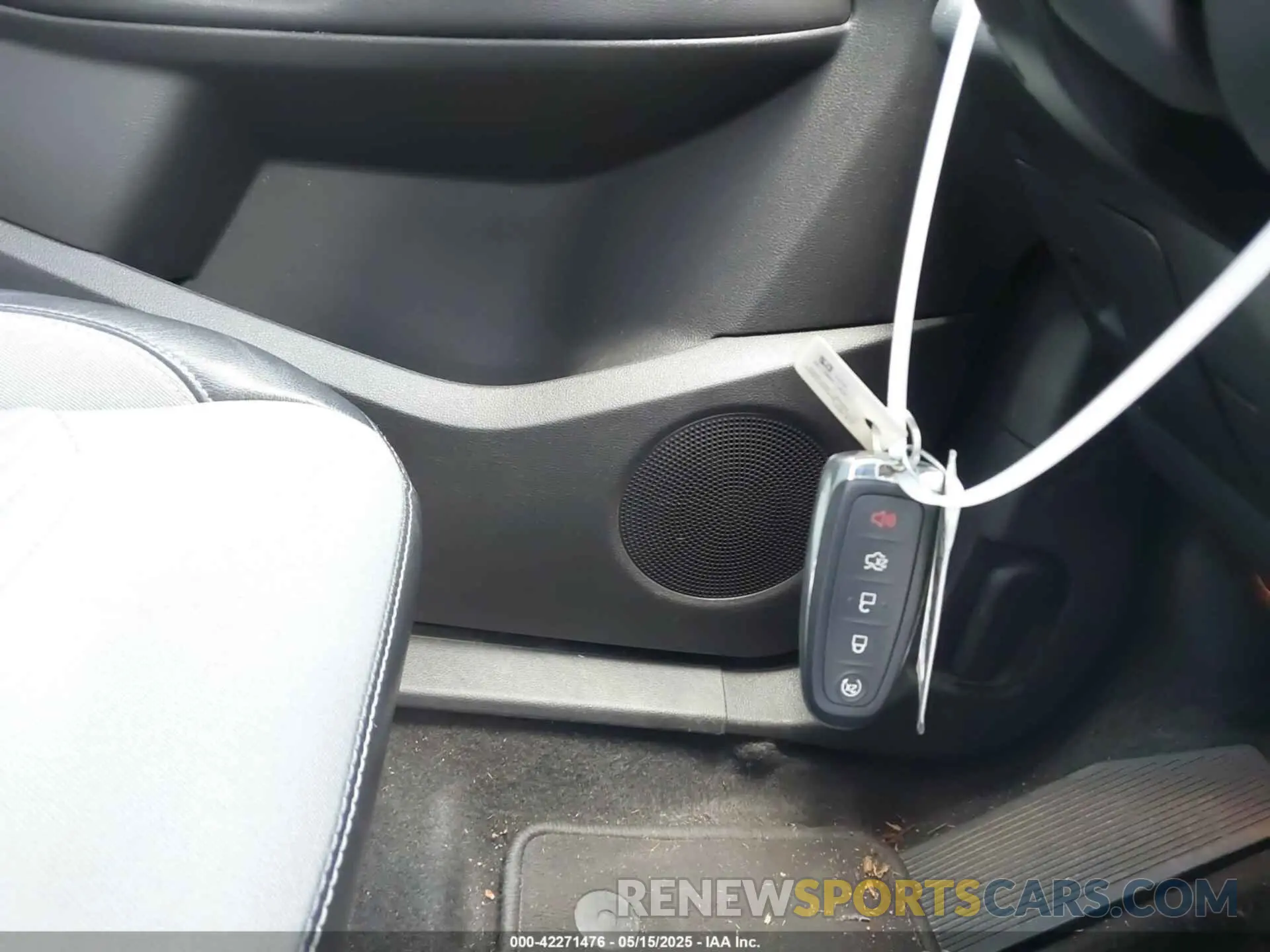 11 Photograph of a damaged car 1FMCU0GD0KUB74569 FORD ESCAPE 2019