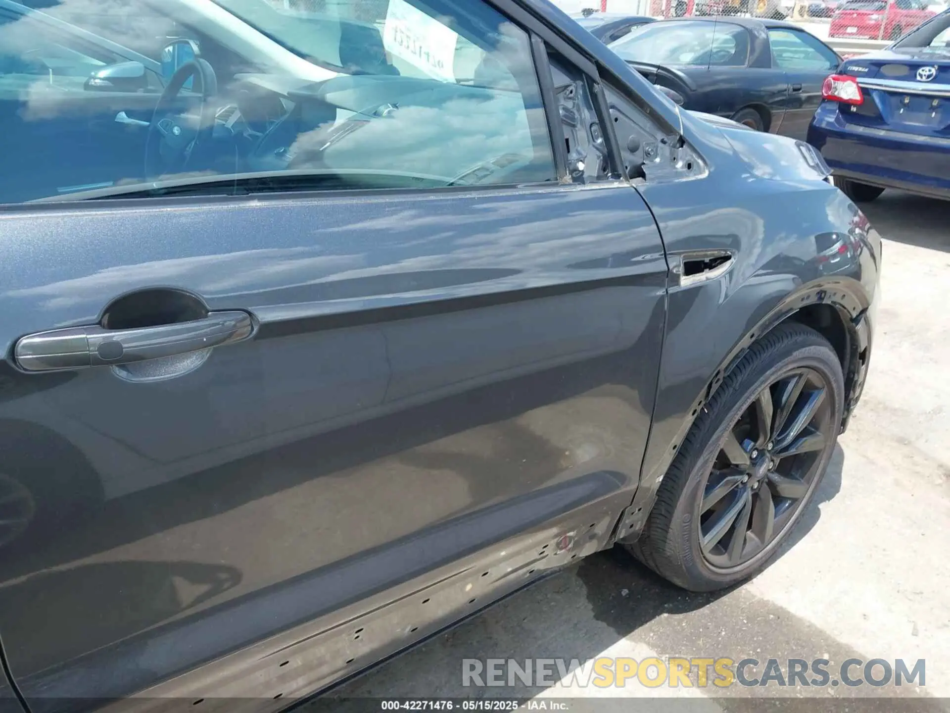 19 Photograph of a damaged car 1FMCU0GD0KUB74569 FORD ESCAPE 2019