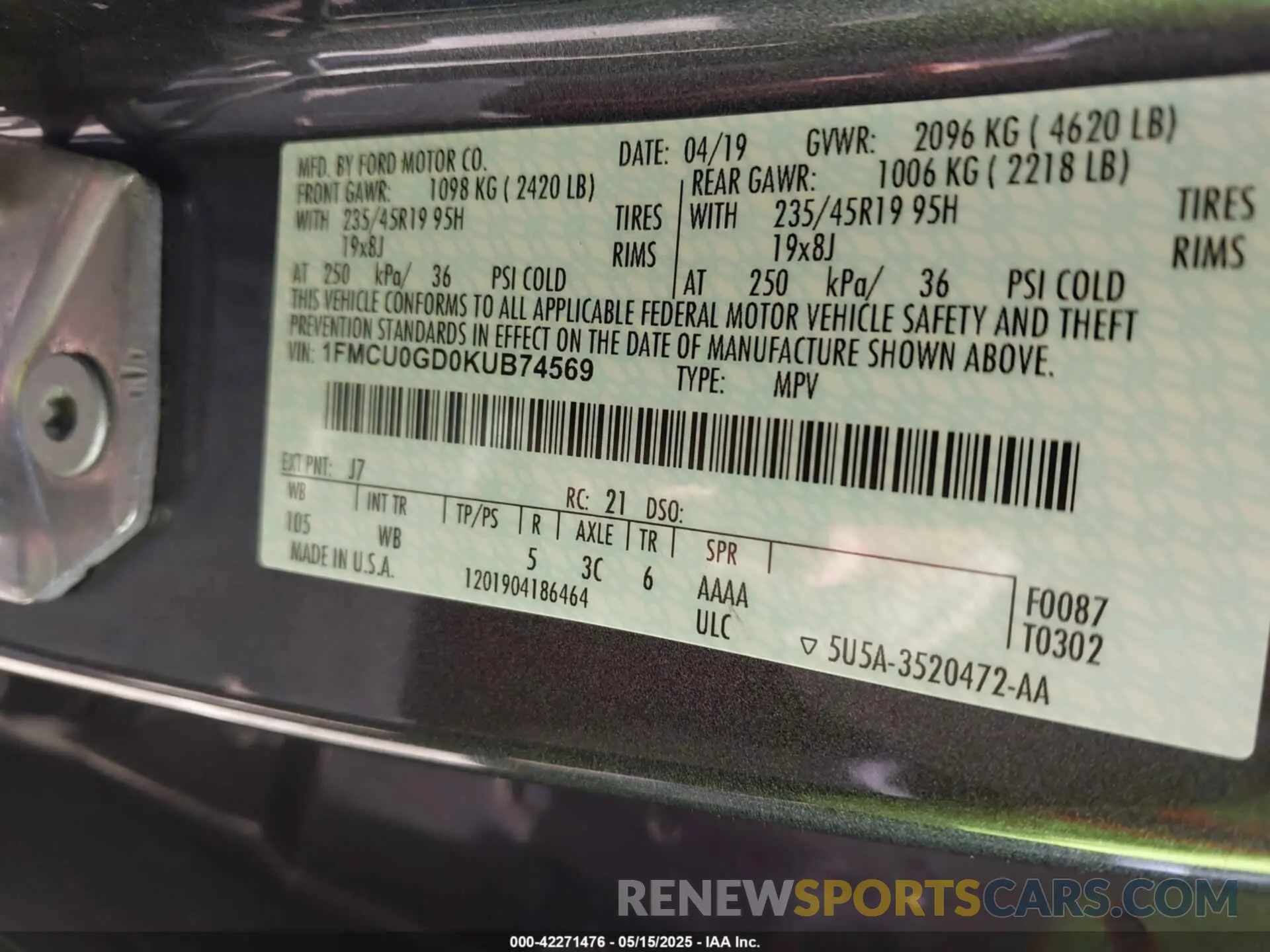 9 Photograph of a damaged car 1FMCU0GD0KUB74569 FORD ESCAPE 2019