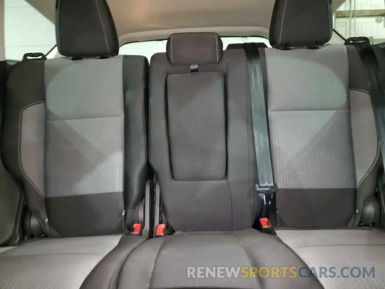 10 Photograph of a damaged car 1FMCU0GD1KUA15835 FORD ESCAPE 2019