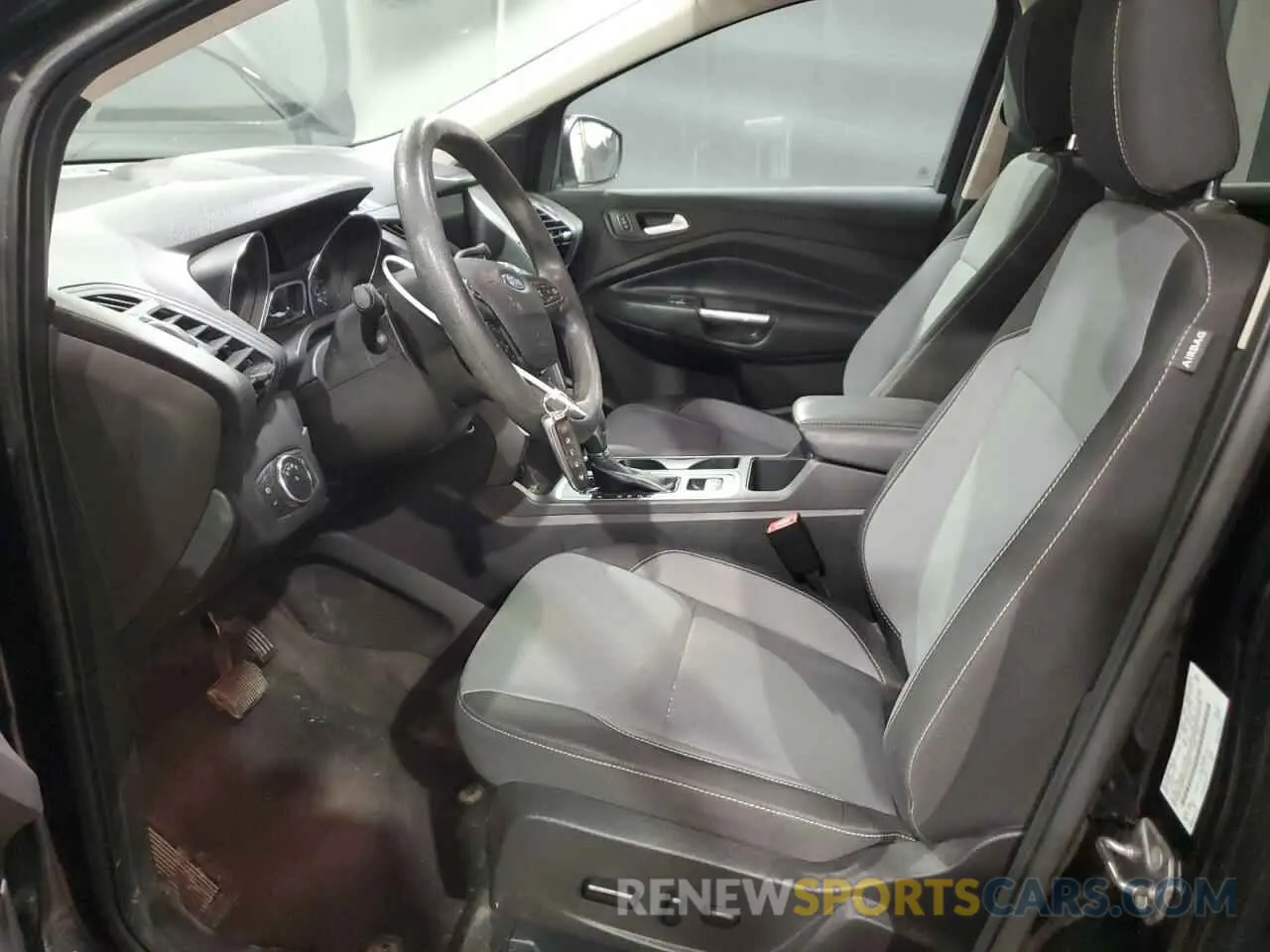 7 Photograph of a damaged car 1FMCU0GD1KUA15835 FORD ESCAPE 2019