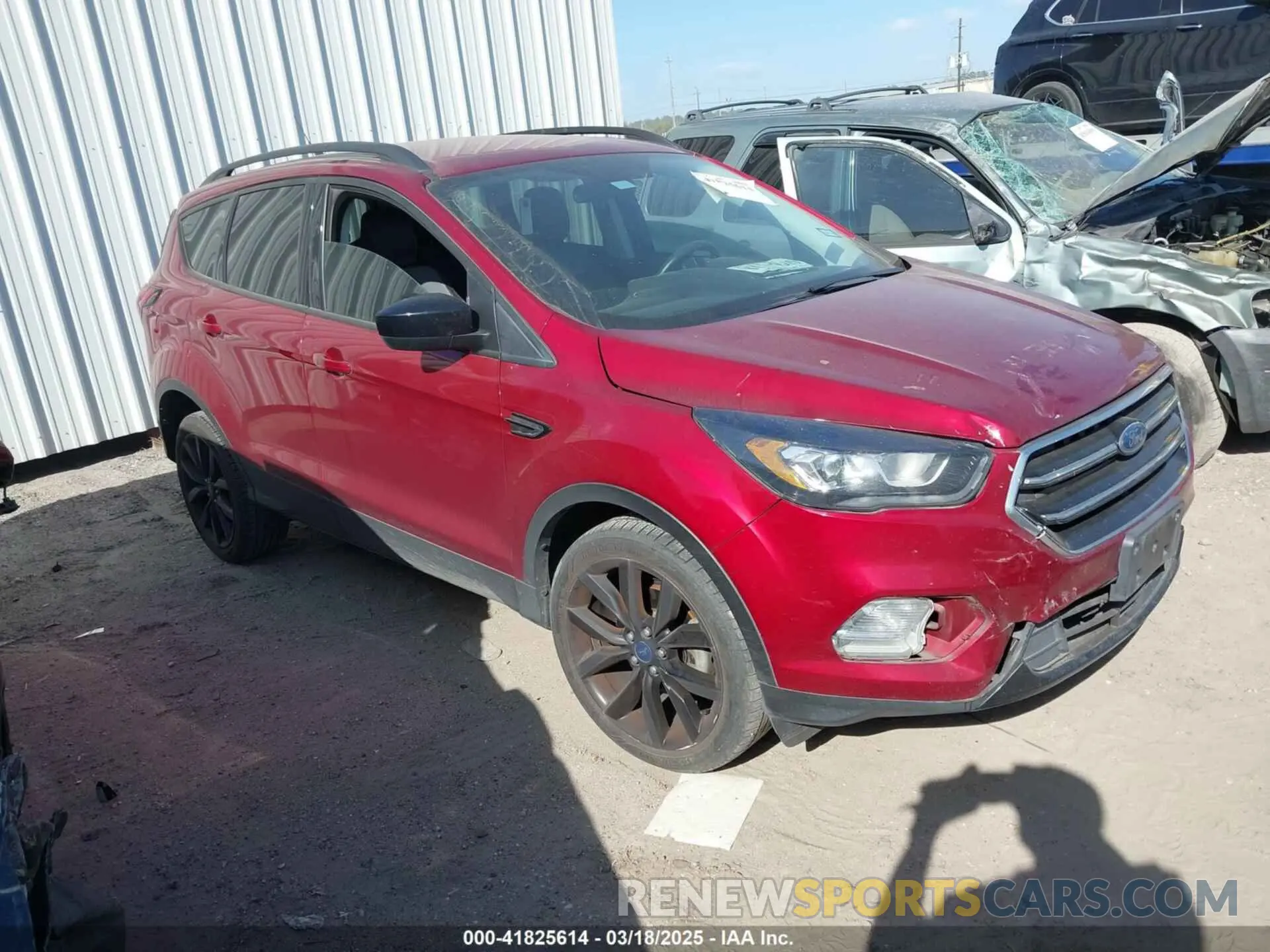 1 Photograph of a damaged car 1FMCU0GD1KUA17486 FORD ESCAPE 2019