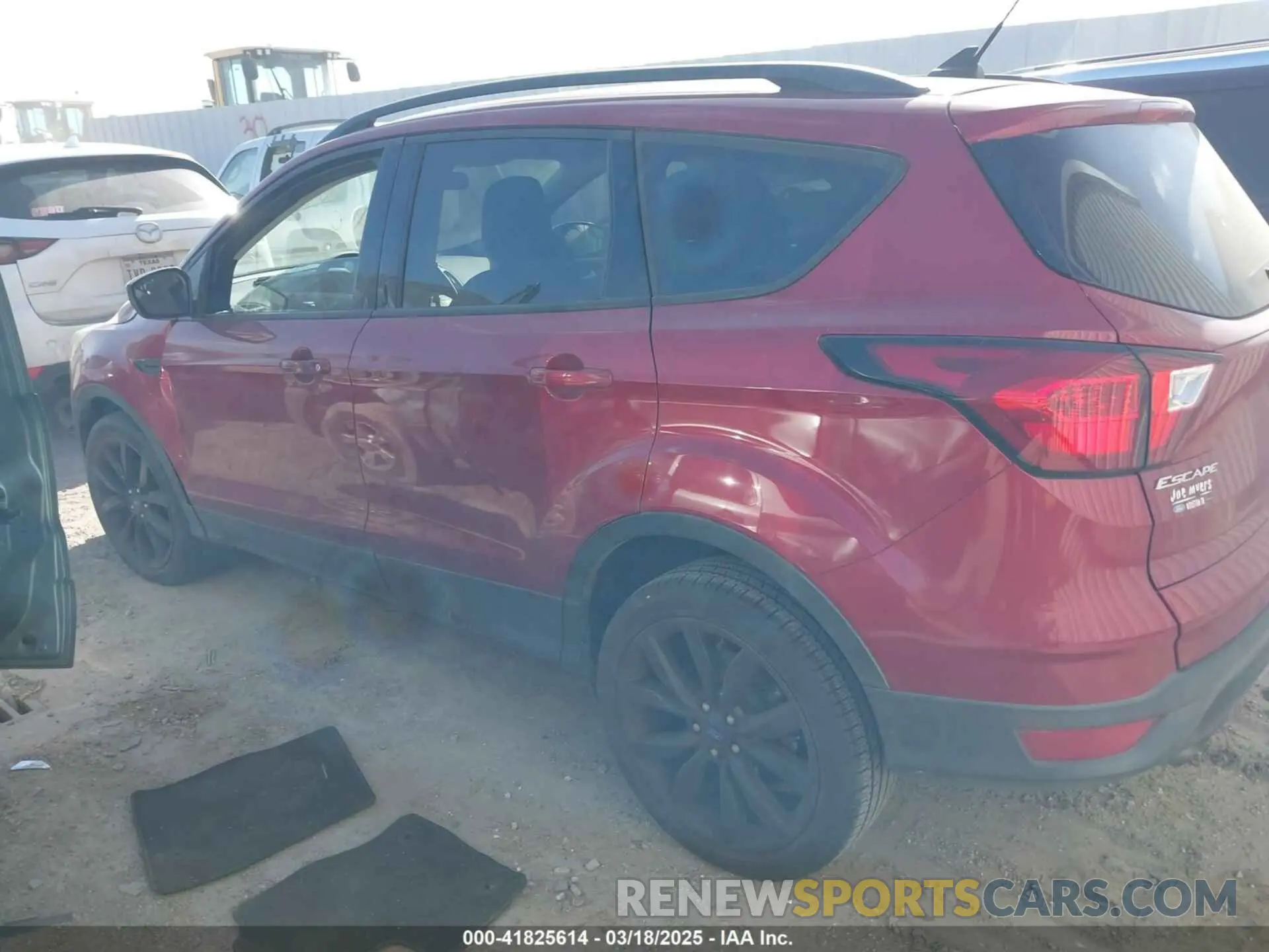 3 Photograph of a damaged car 1FMCU0GD1KUA17486 FORD ESCAPE 2019