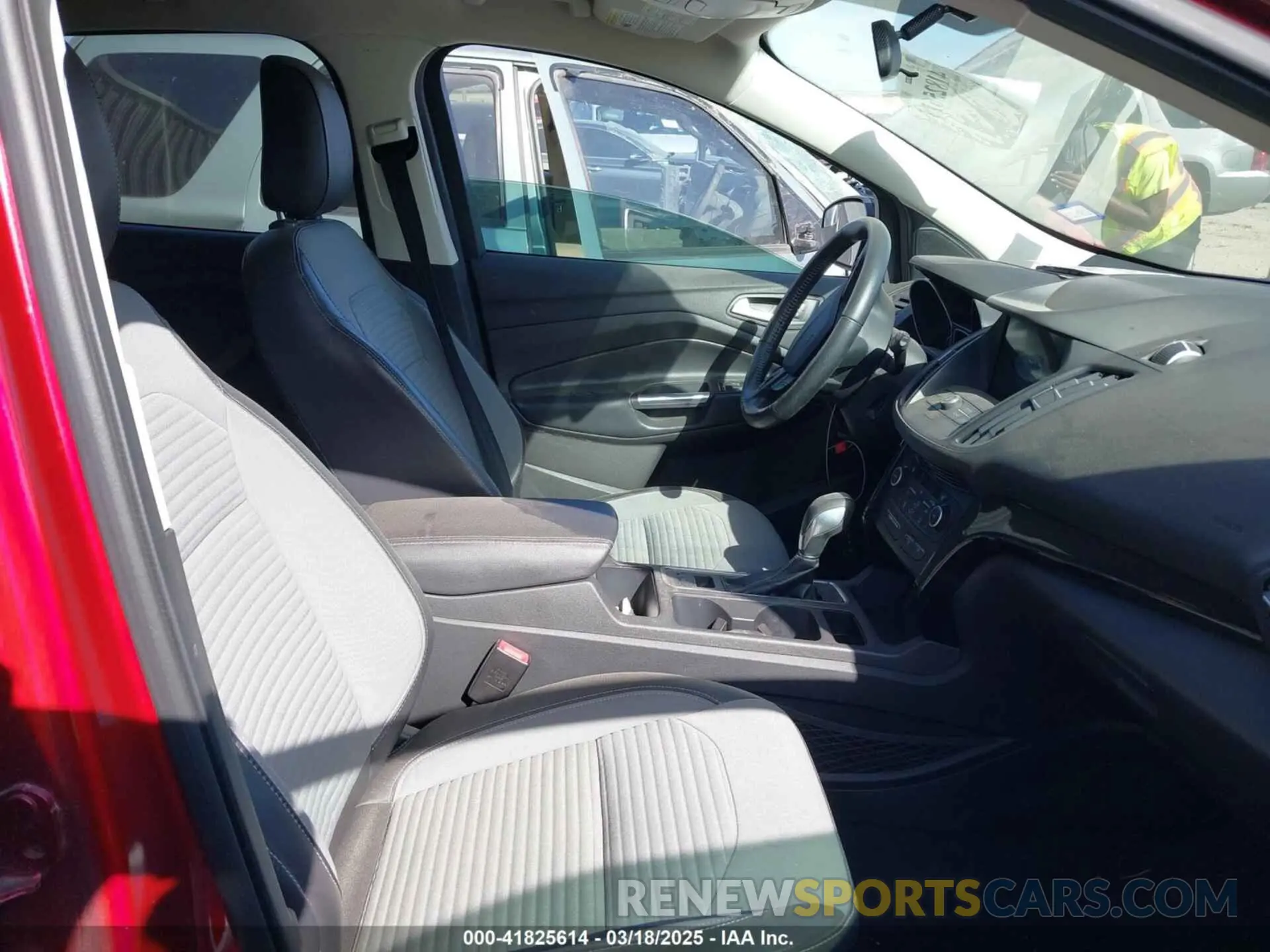 5 Photograph of a damaged car 1FMCU0GD1KUA17486 FORD ESCAPE 2019