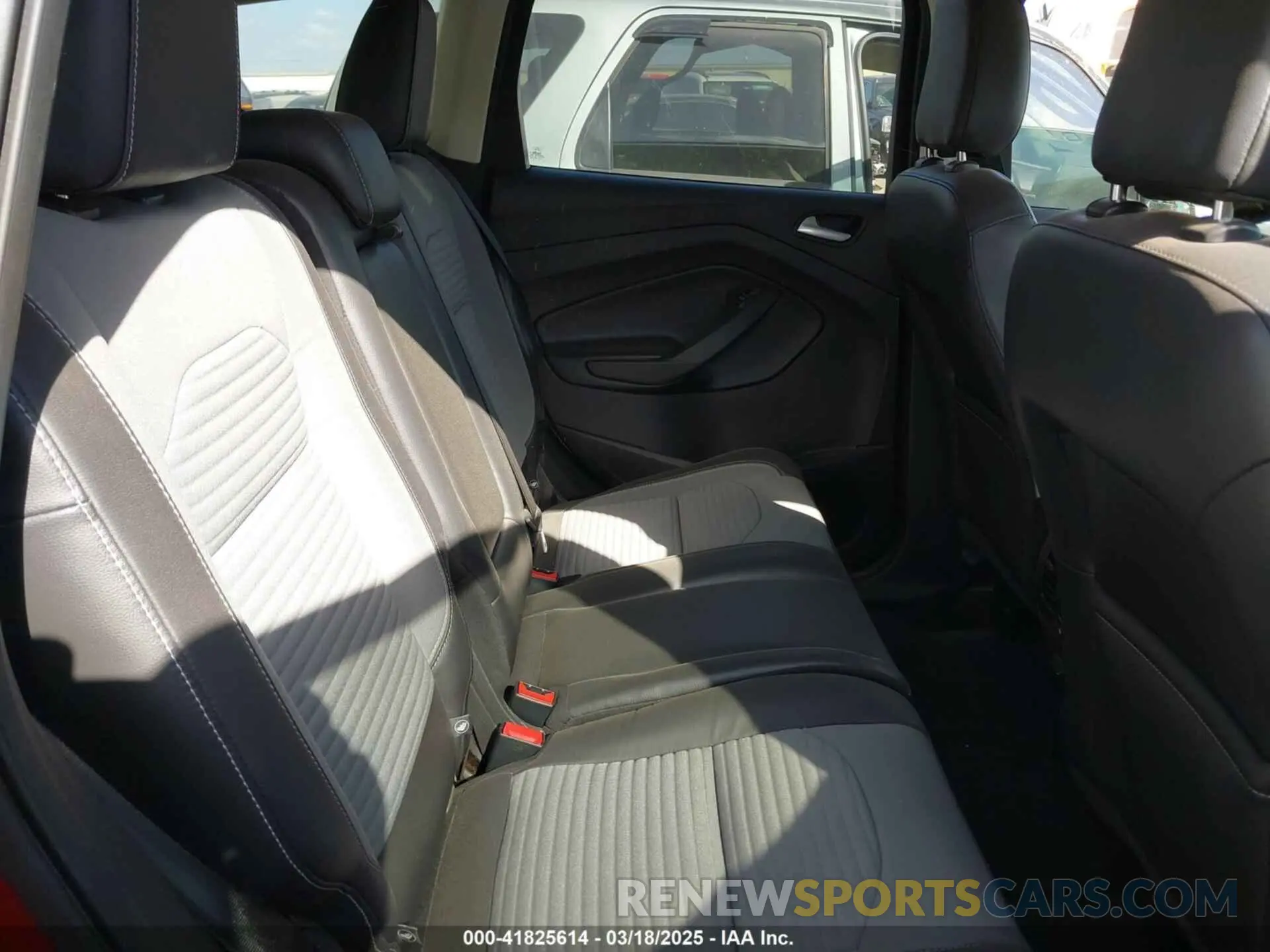 8 Photograph of a damaged car 1FMCU0GD1KUA17486 FORD ESCAPE 2019