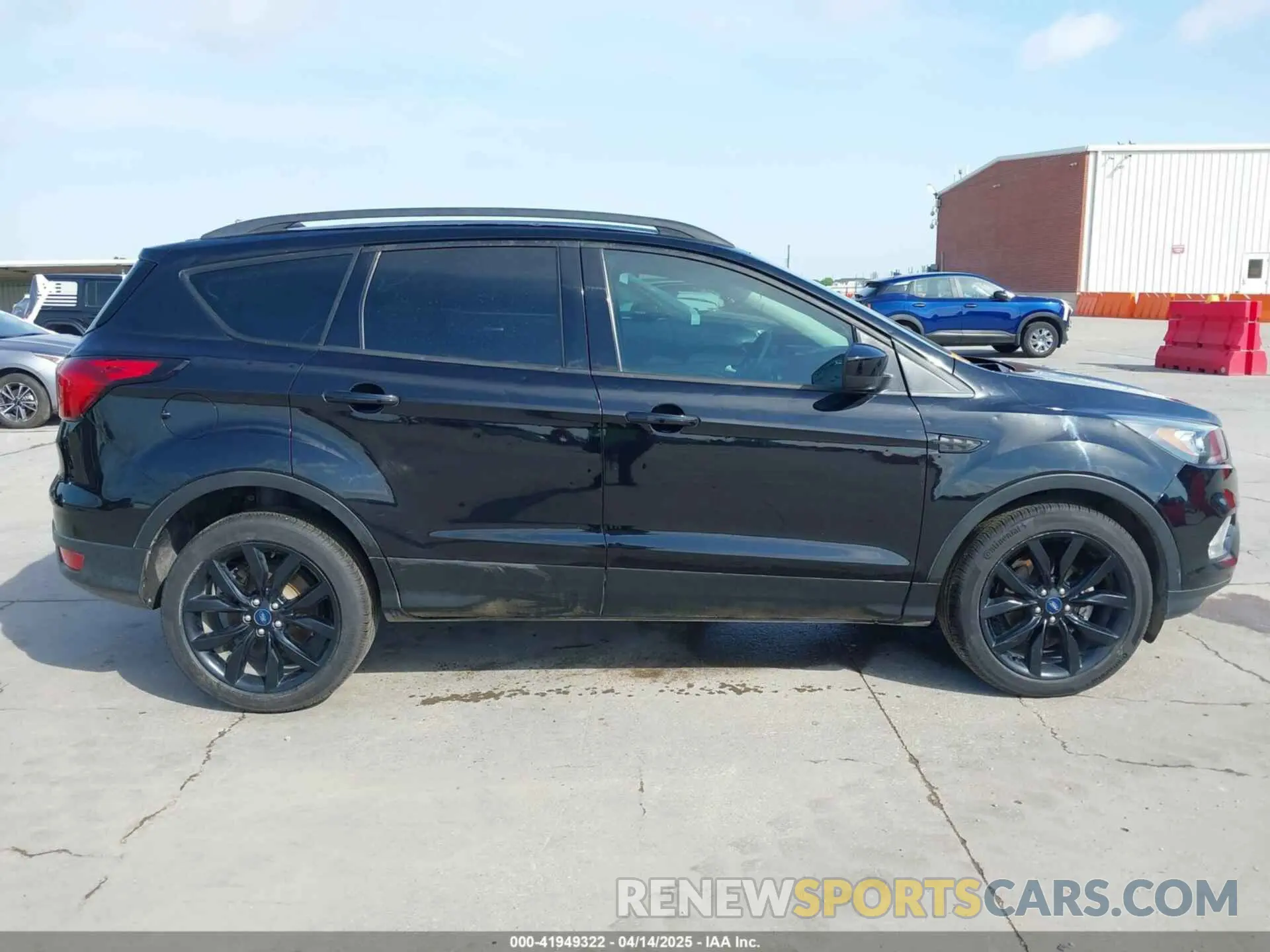 13 Photograph of a damaged car 1FMCU0GD1KUA53503 FORD ESCAPE 2019