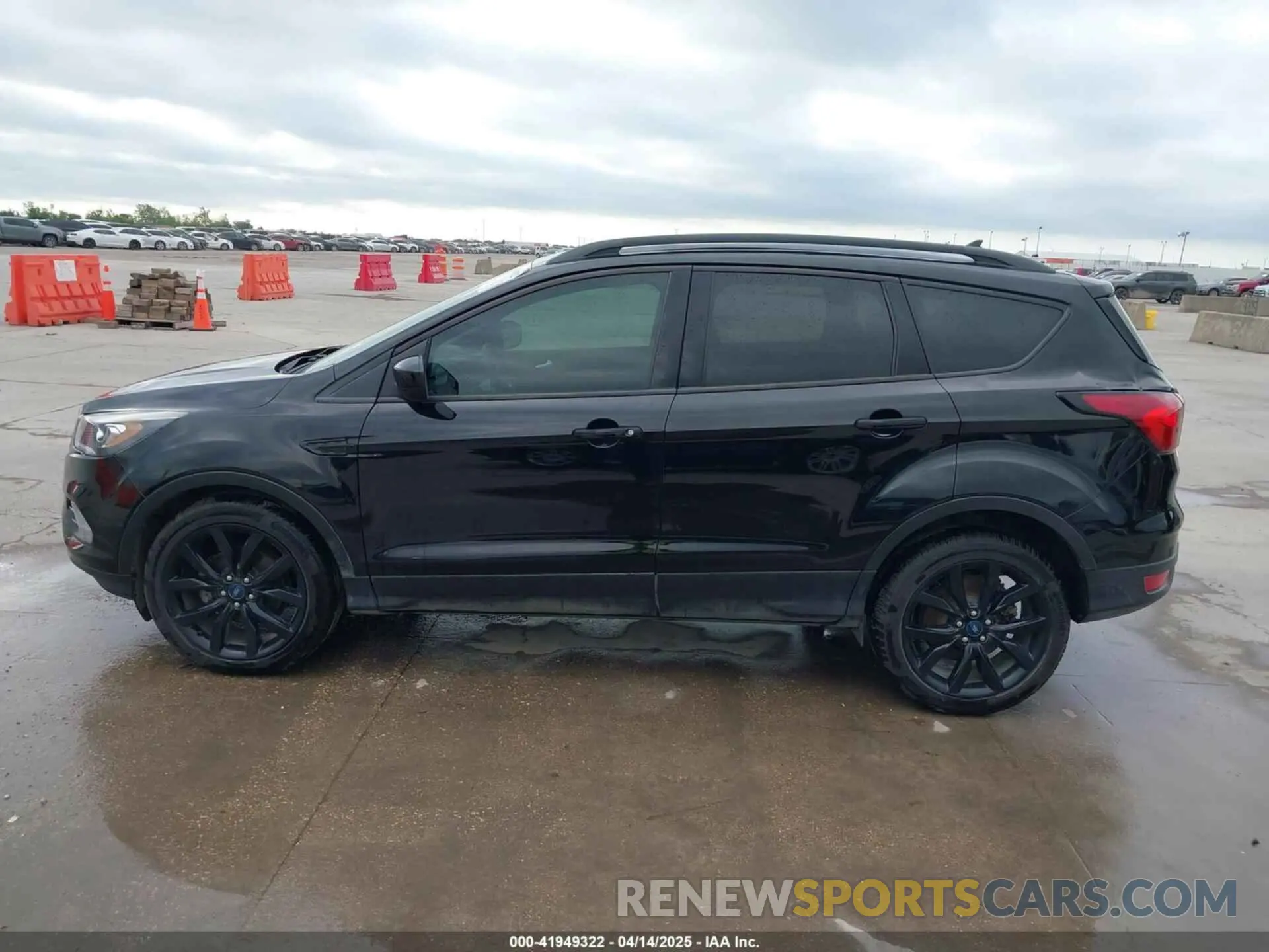 14 Photograph of a damaged car 1FMCU0GD1KUA53503 FORD ESCAPE 2019