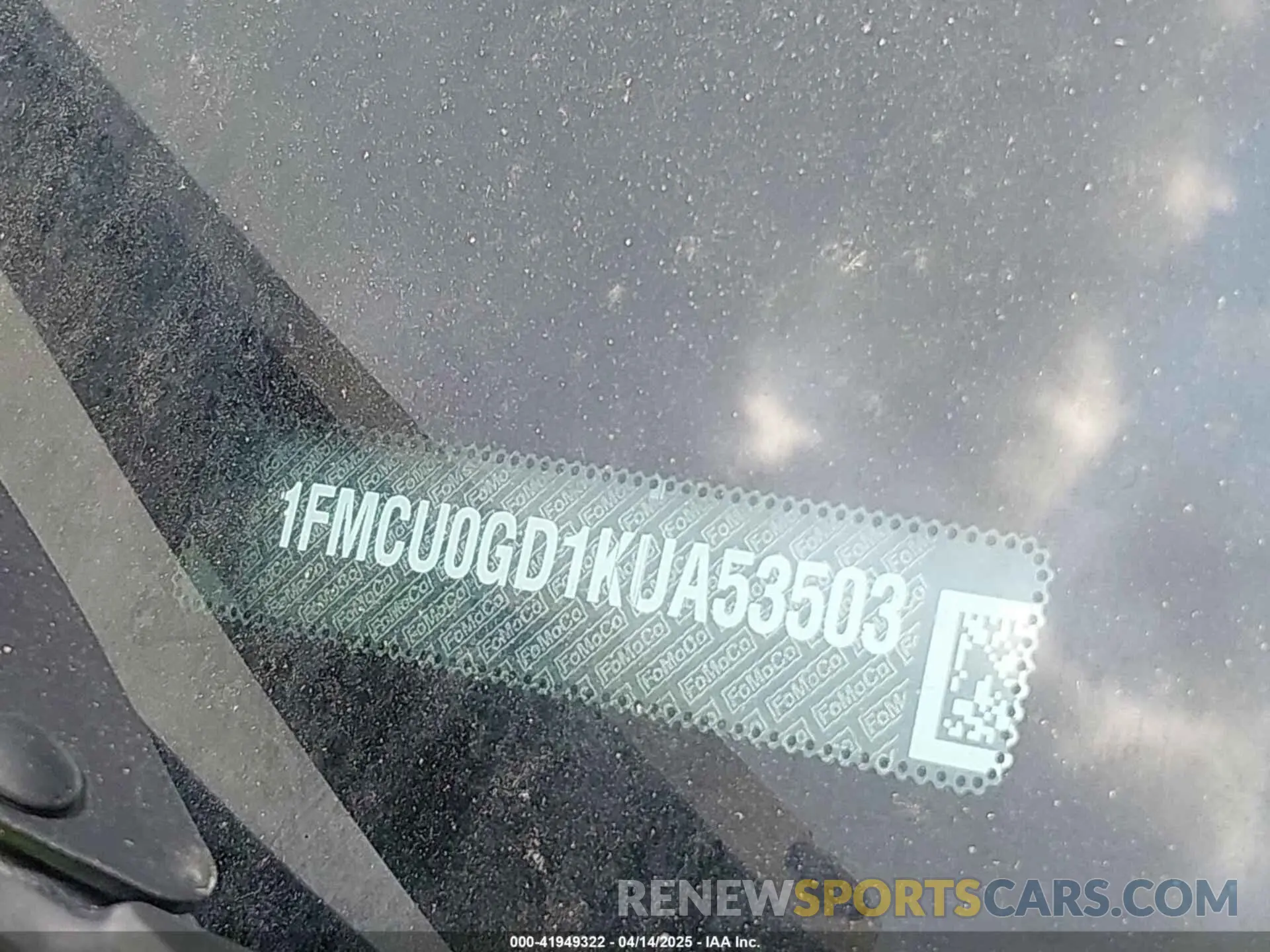 17 Photograph of a damaged car 1FMCU0GD1KUA53503 FORD ESCAPE 2019