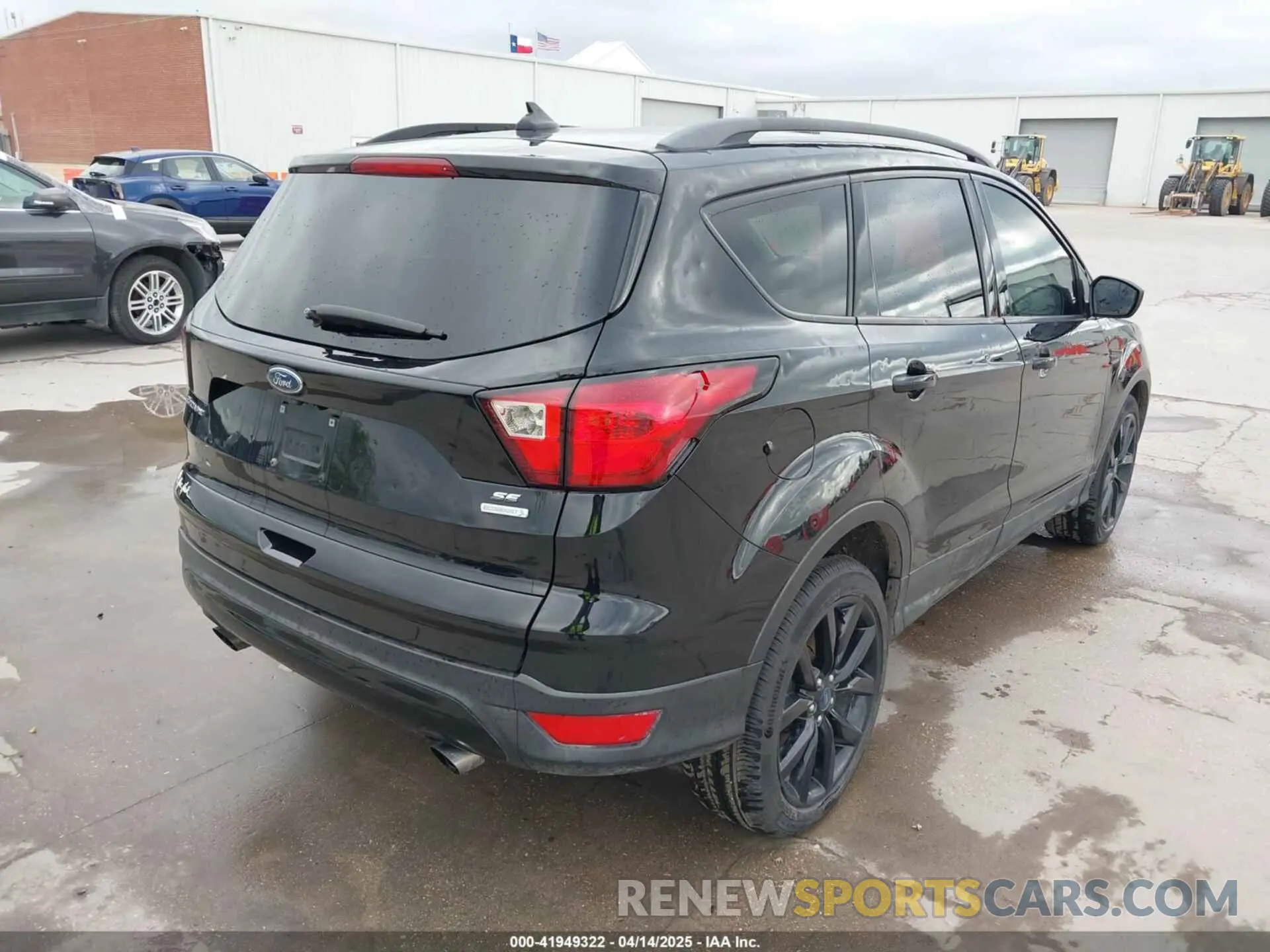 4 Photograph of a damaged car 1FMCU0GD1KUA53503 FORD ESCAPE 2019