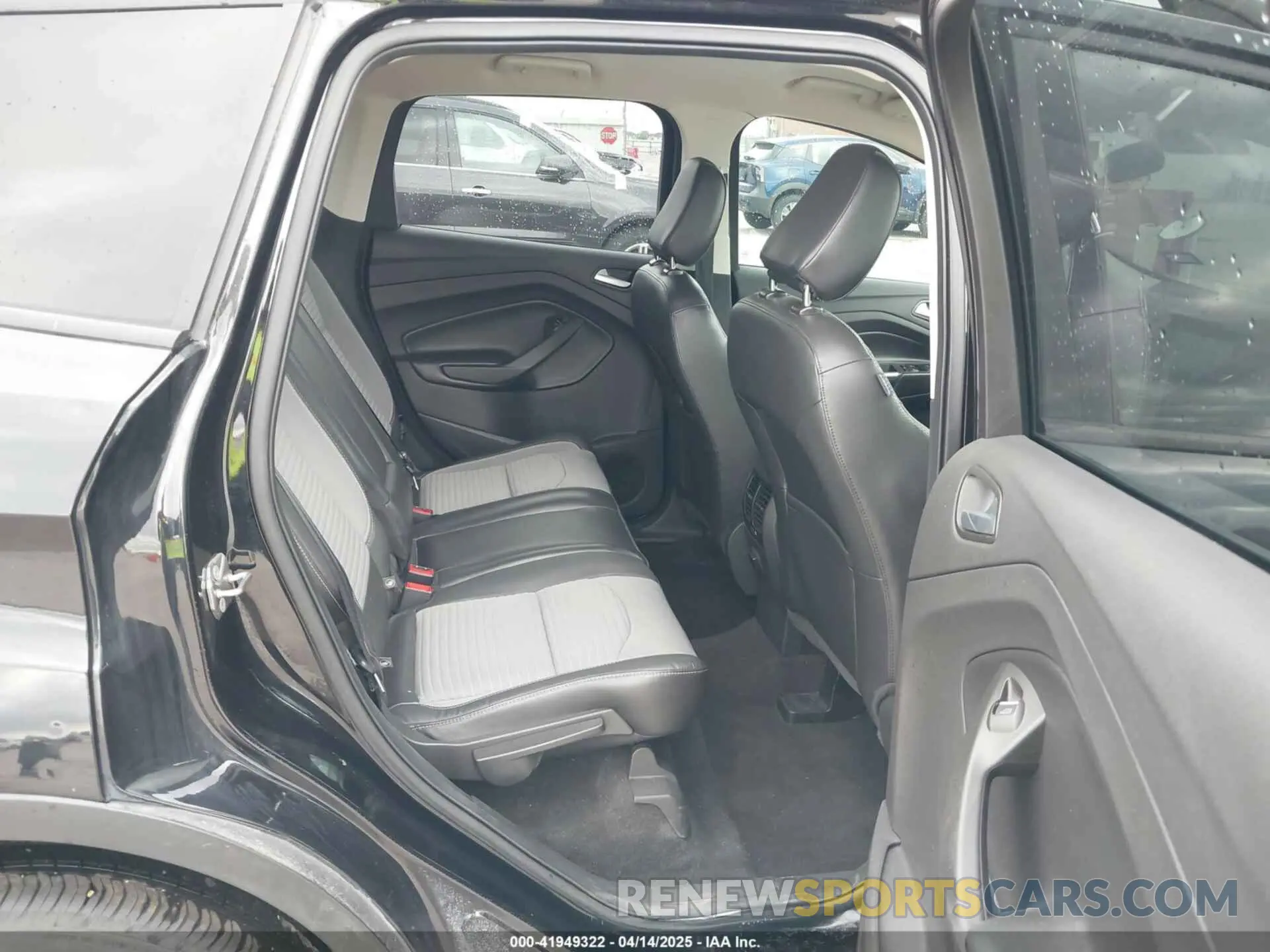 8 Photograph of a damaged car 1FMCU0GD1KUA53503 FORD ESCAPE 2019