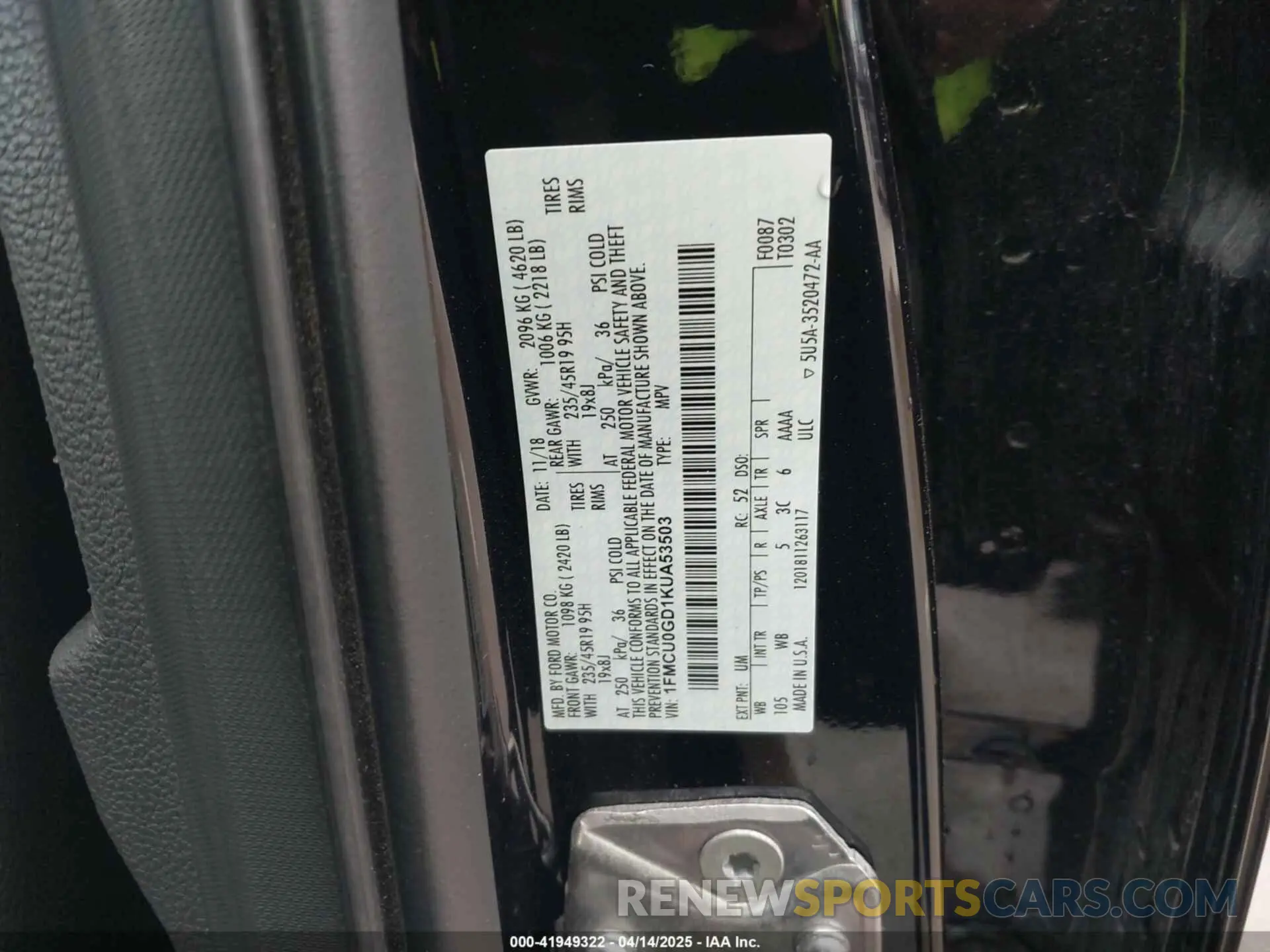 9 Photograph of a damaged car 1FMCU0GD1KUA53503 FORD ESCAPE 2019
