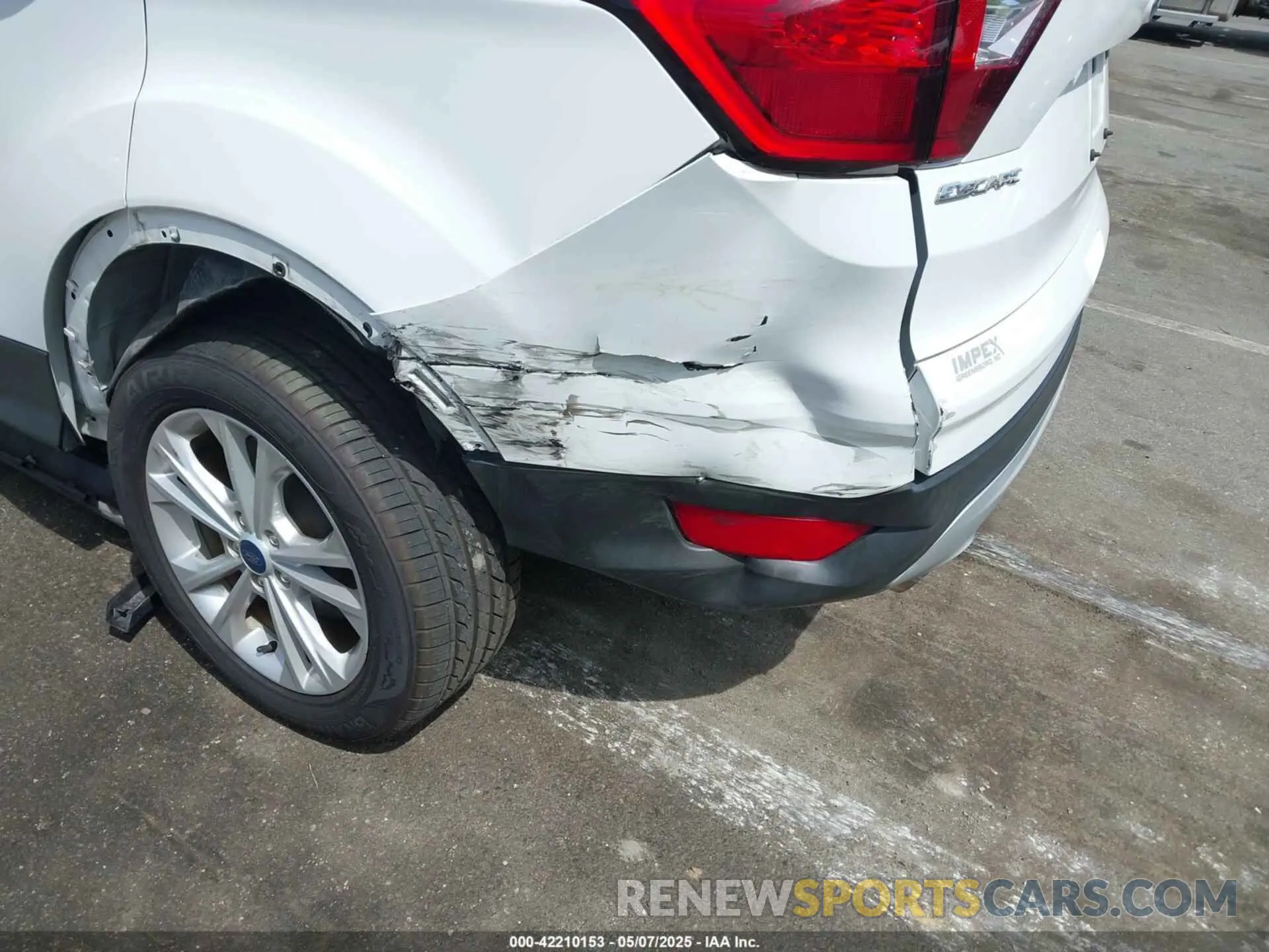 6 Photograph of a damaged car 1FMCU0GD1KUA90714 FORD ESCAPE 2019