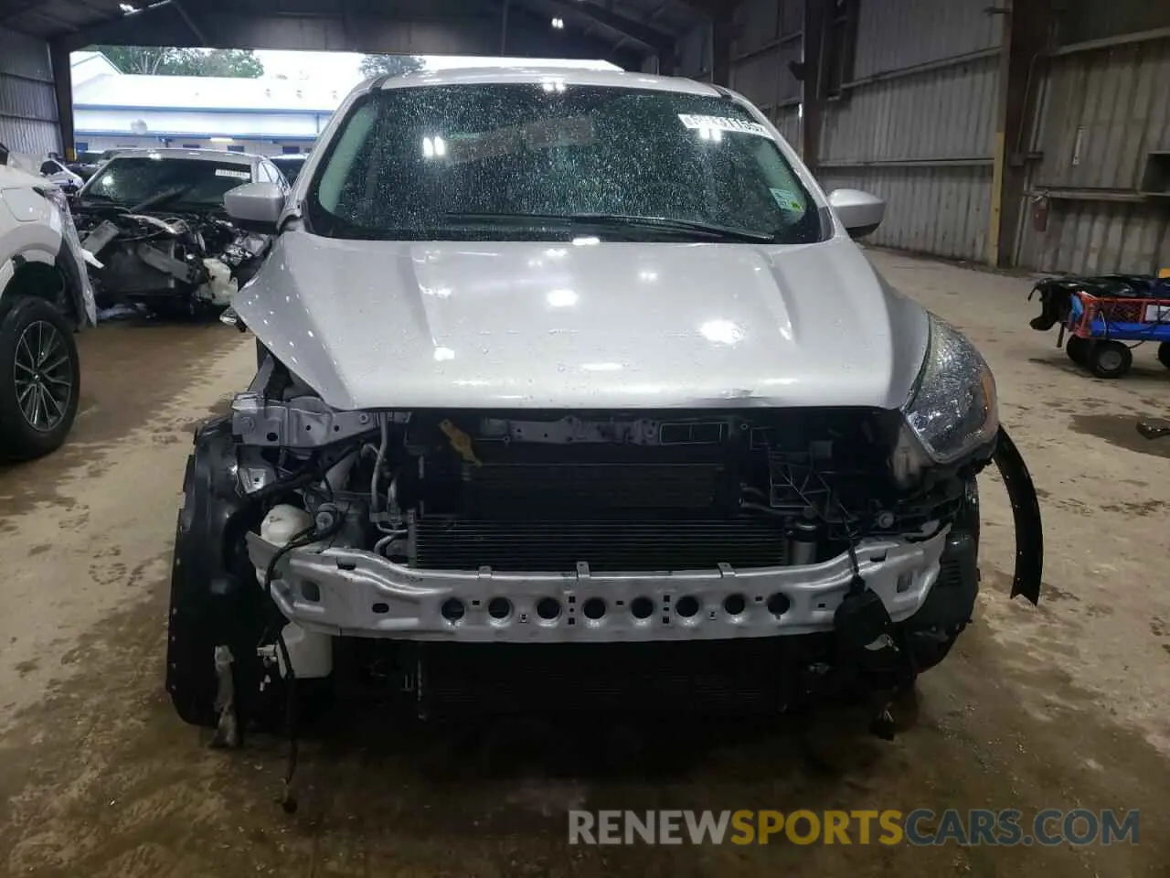 5 Photograph of a damaged car 1FMCU0GD1KUB07253 FORD ESCAPE 2019