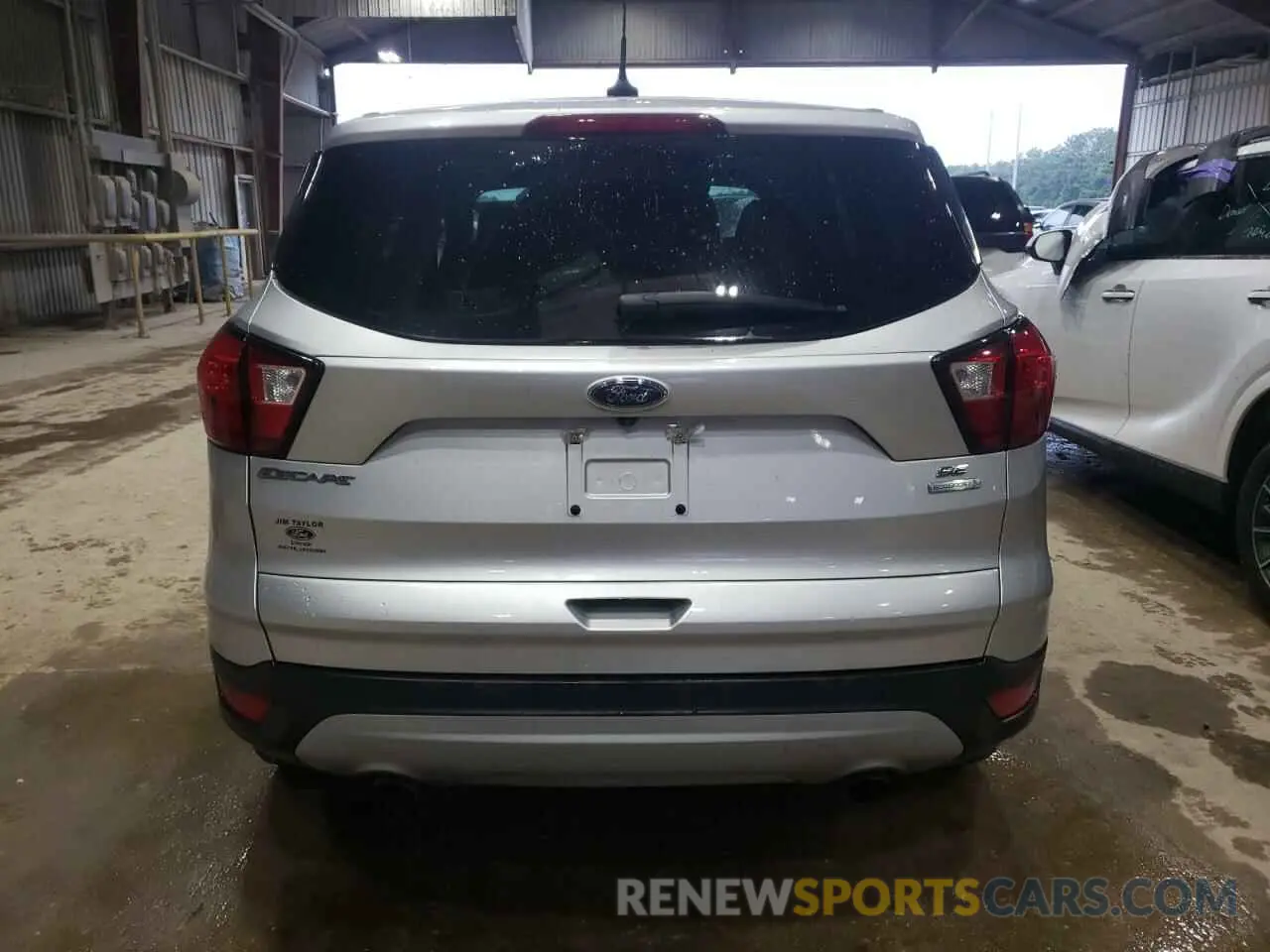 6 Photograph of a damaged car 1FMCU0GD1KUB07253 FORD ESCAPE 2019