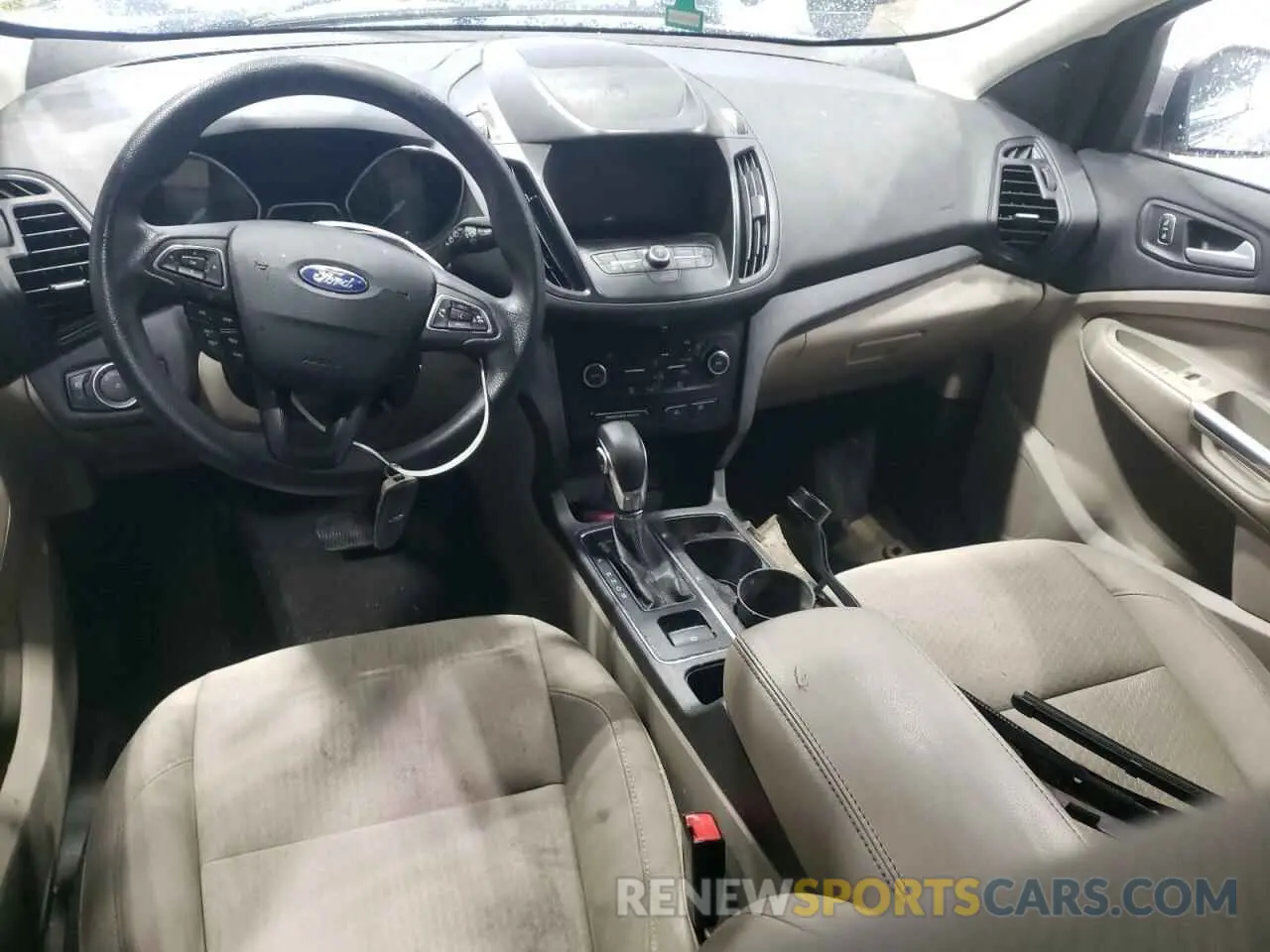 8 Photograph of a damaged car 1FMCU0GD1KUB07253 FORD ESCAPE 2019