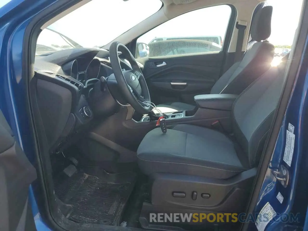 7 Photograph of a damaged car 1FMCU0GD1KUB15563 FORD ESCAPE 2019