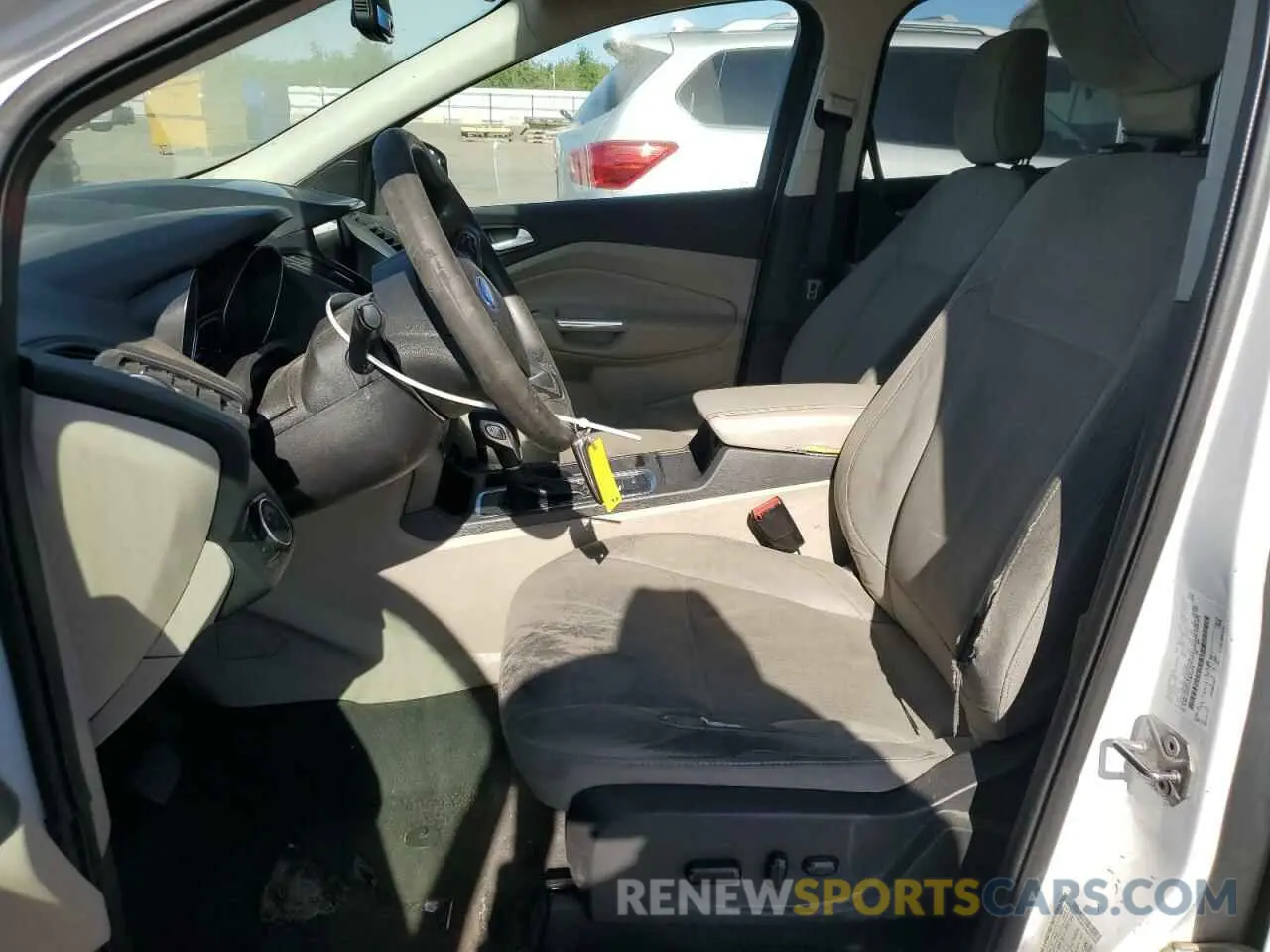 7 Photograph of a damaged car 1FMCU0GD1KUB32248 FORD ESCAPE 2019