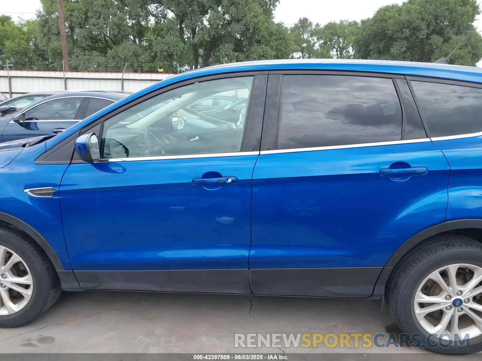 14 Photograph of a damaged car 1FMCU0GD1KUB51592 FORD ESCAPE 2019