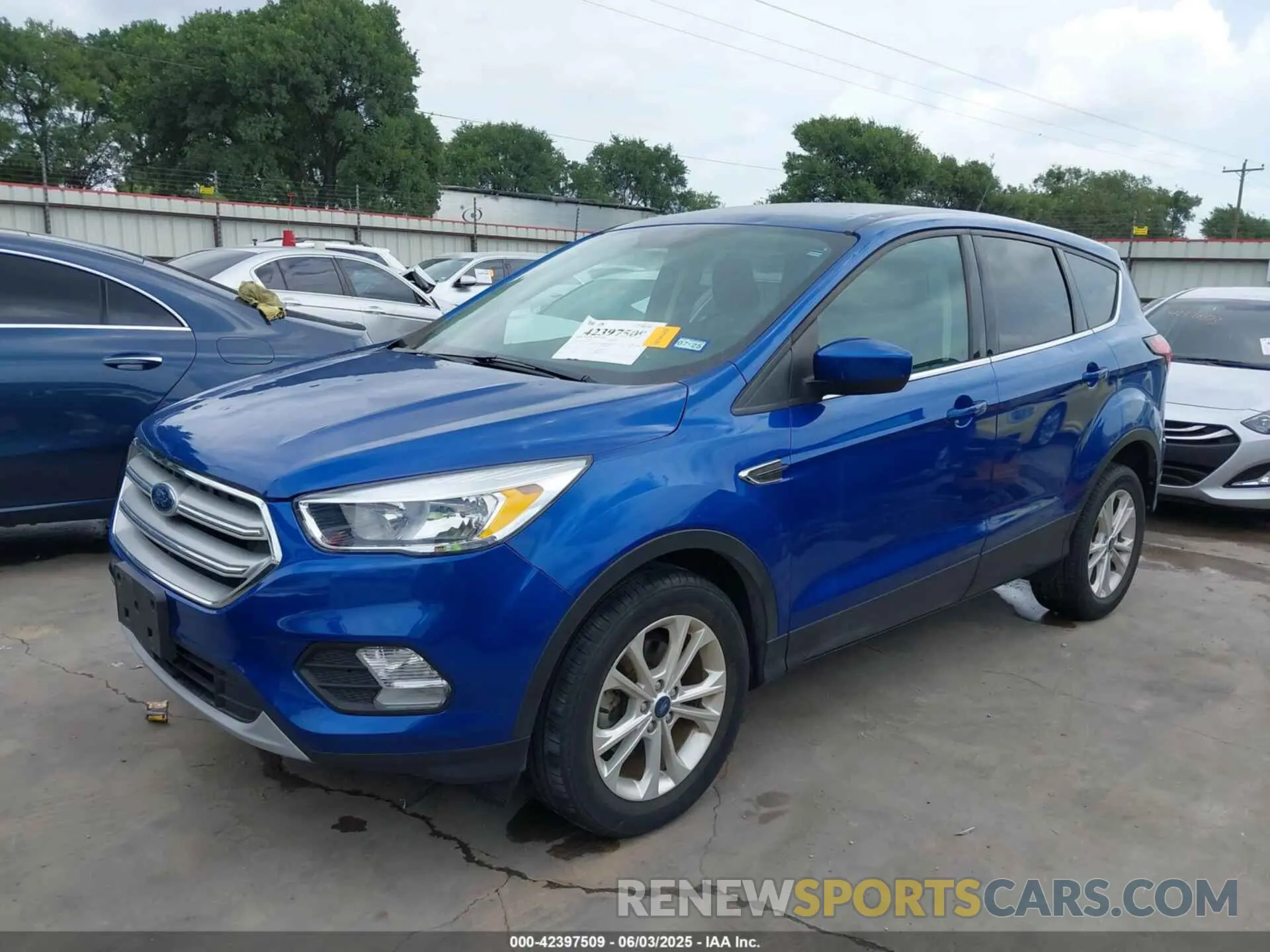 2 Photograph of a damaged car 1FMCU0GD1KUB51592 FORD ESCAPE 2019