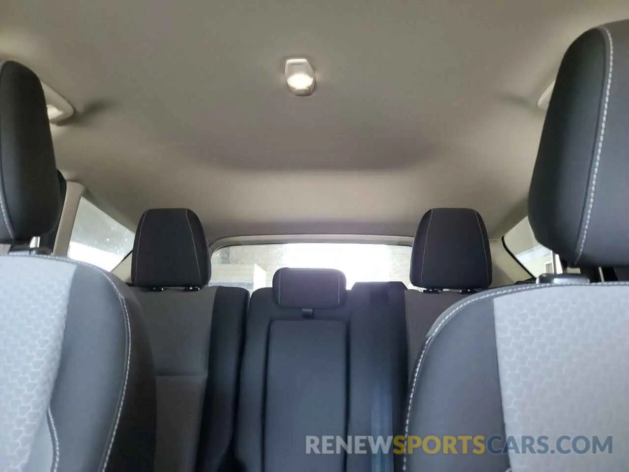 10 Photograph of a damaged car 1FMCU0GD1KUB65606 FORD ESCAPE 2019