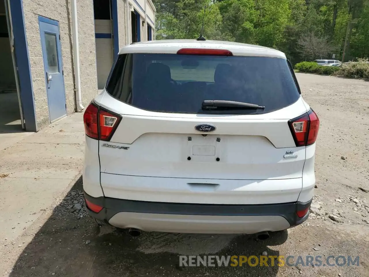 6 Photograph of a damaged car 1FMCU0GD1KUB65606 FORD ESCAPE 2019