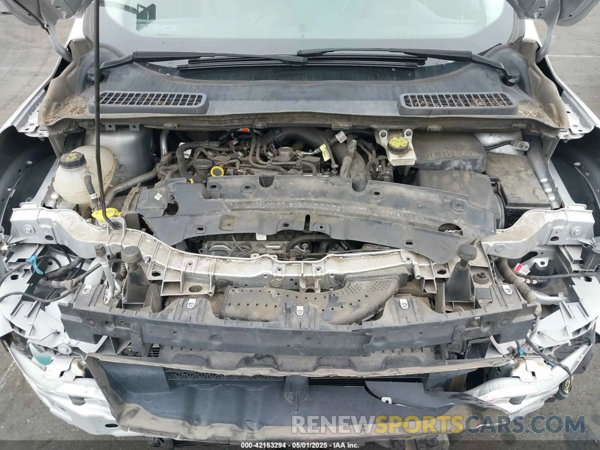 10 Photograph of a damaged car 1FMCU0GD1KUB81935 FORD ESCAPE 2019