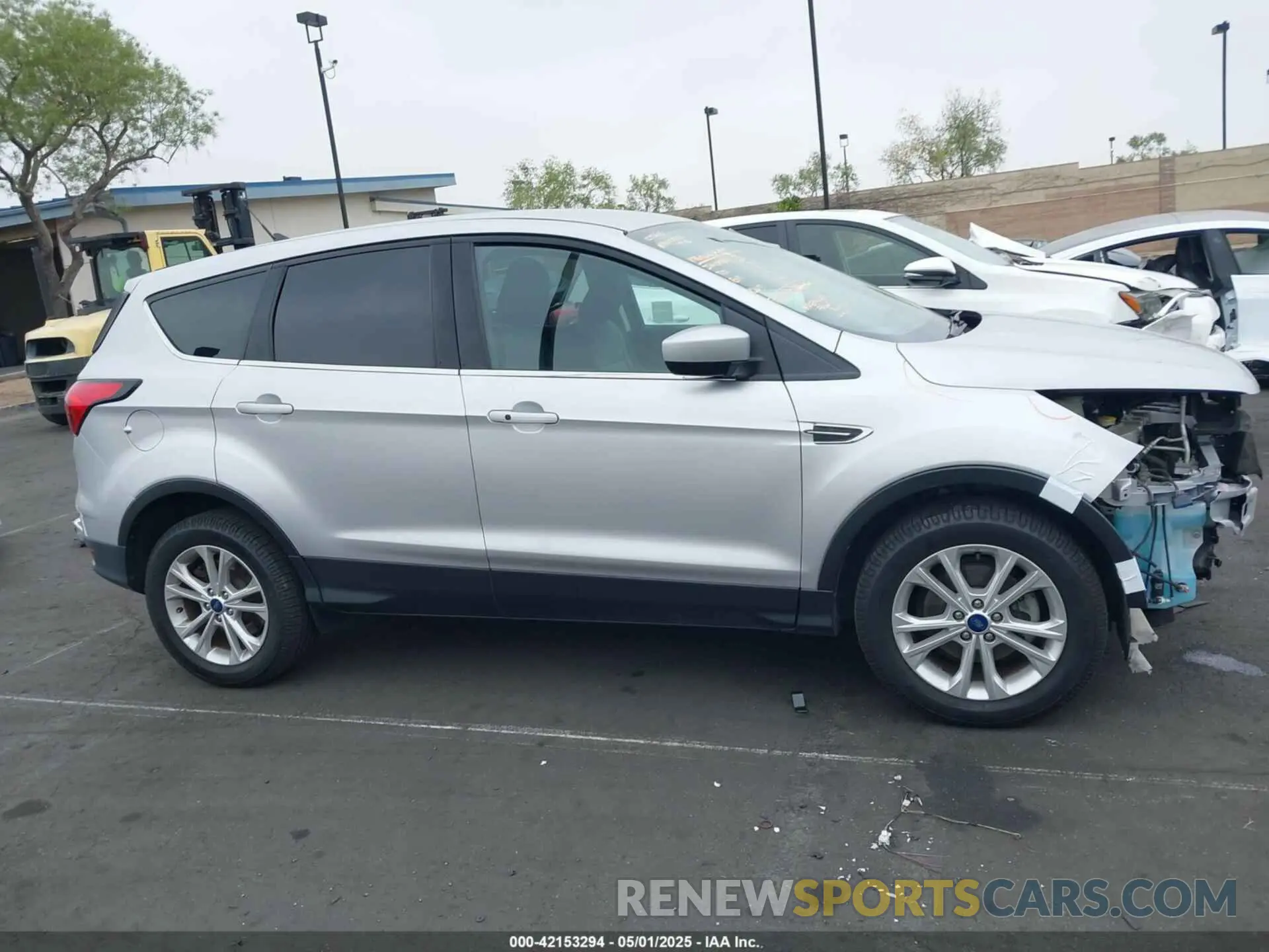 14 Photograph of a damaged car 1FMCU0GD1KUB81935 FORD ESCAPE 2019