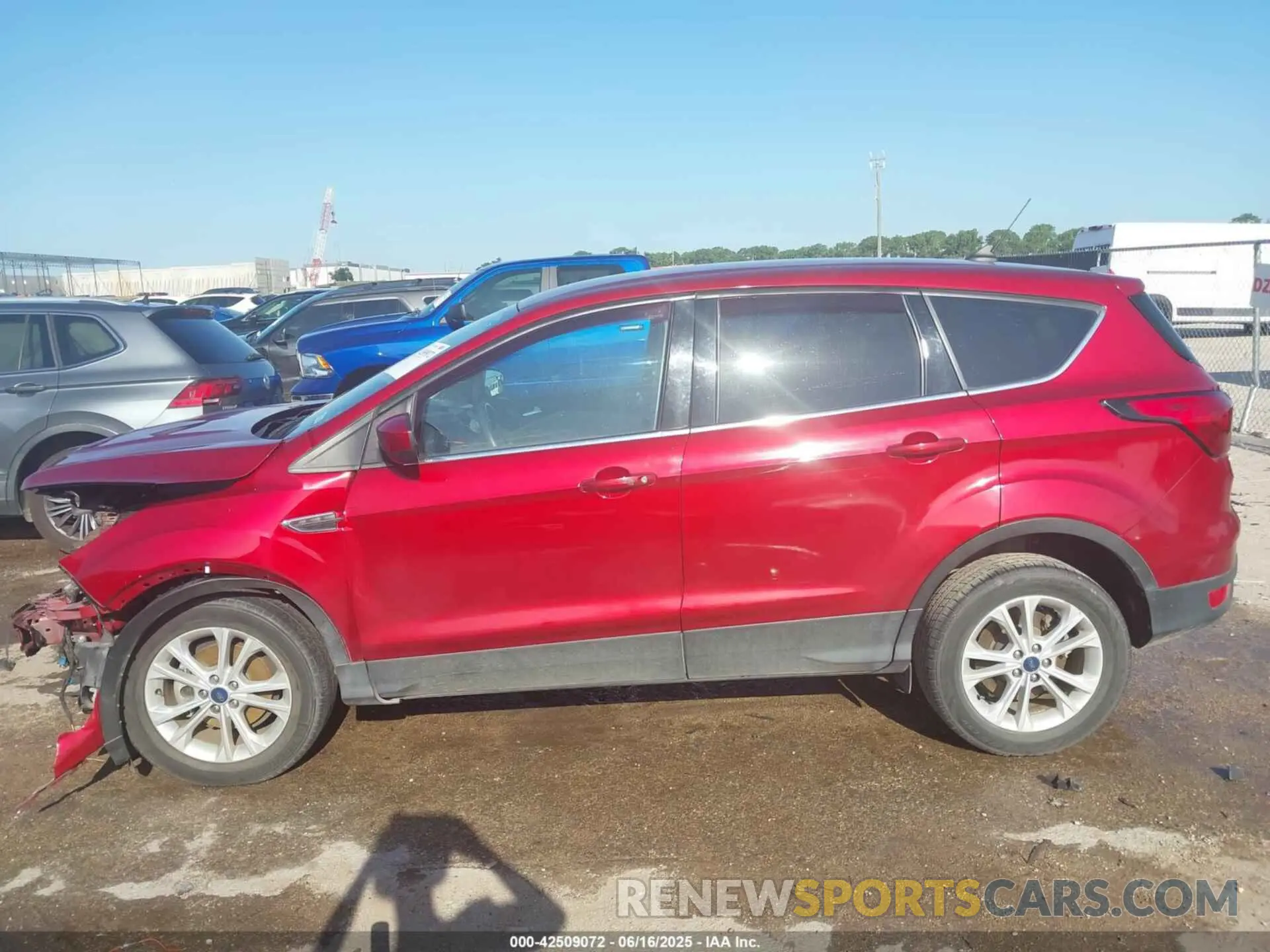 15 Photograph of a damaged car 1FMCU0GD1KUC52129 FORD ESCAPE 2019