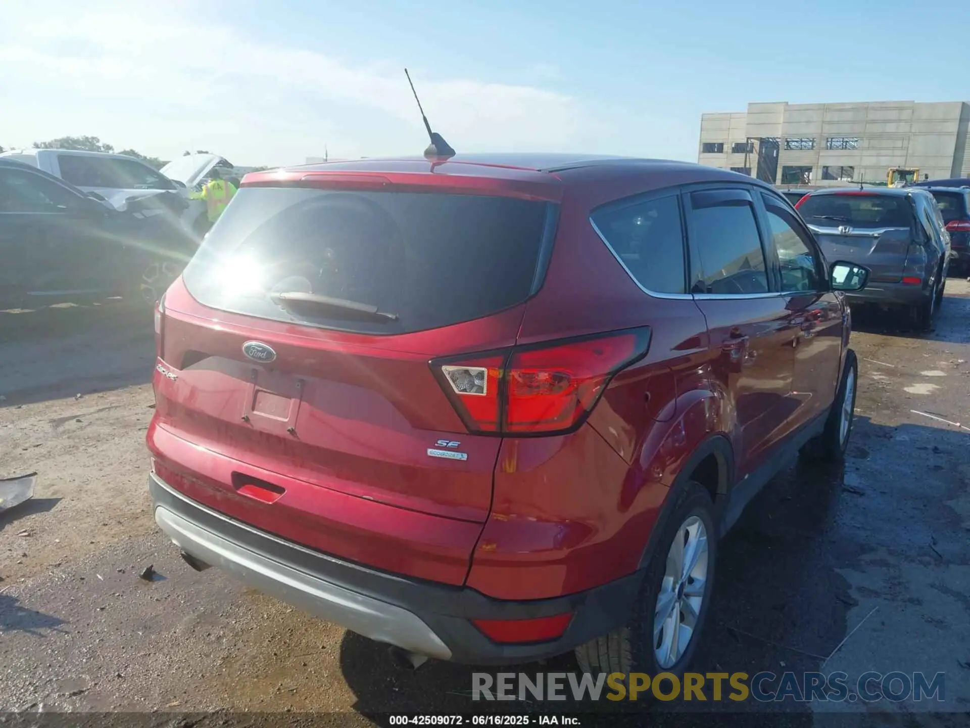 4 Photograph of a damaged car 1FMCU0GD1KUC52129 FORD ESCAPE 2019