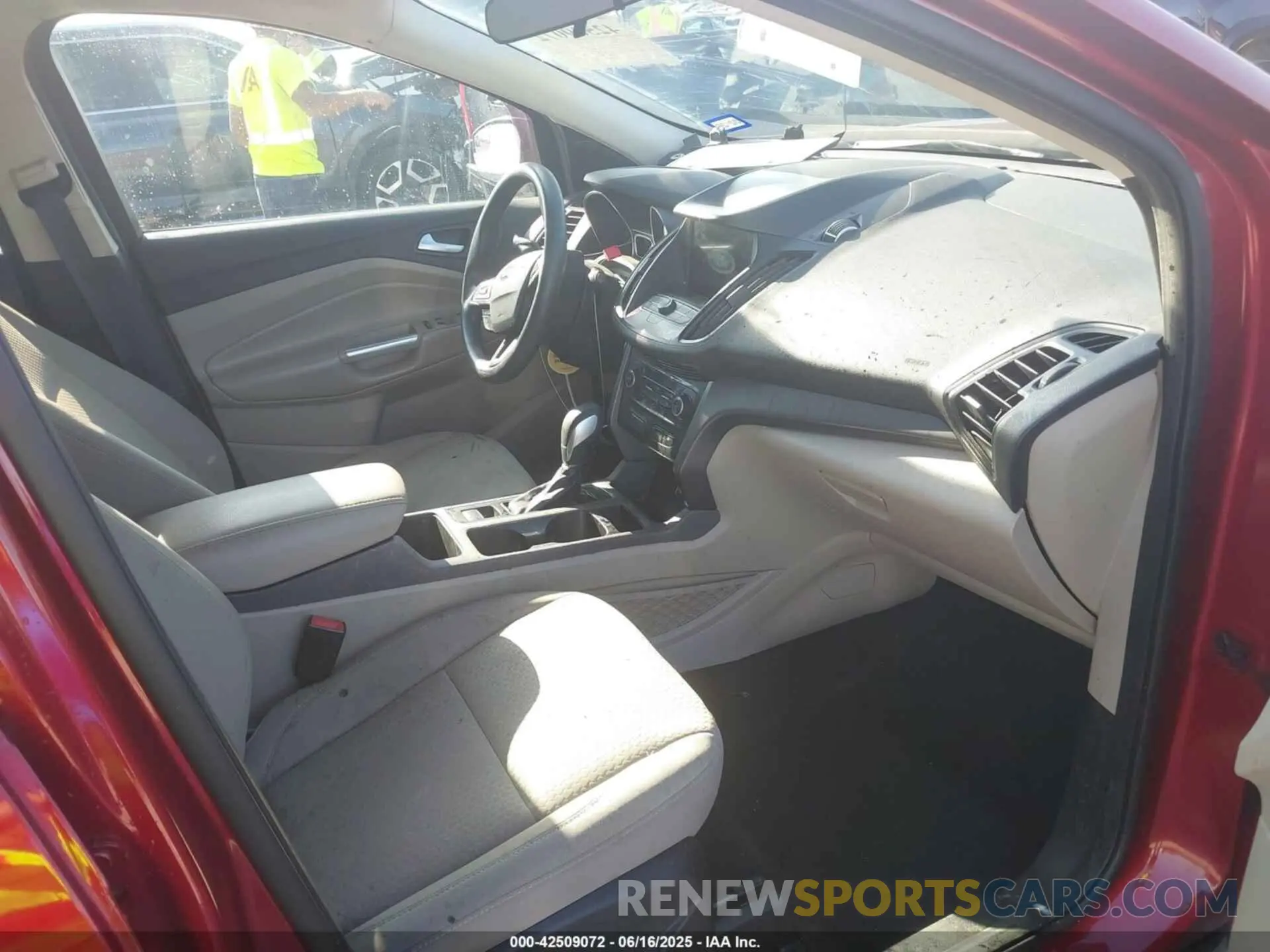 5 Photograph of a damaged car 1FMCU0GD1KUC52129 FORD ESCAPE 2019