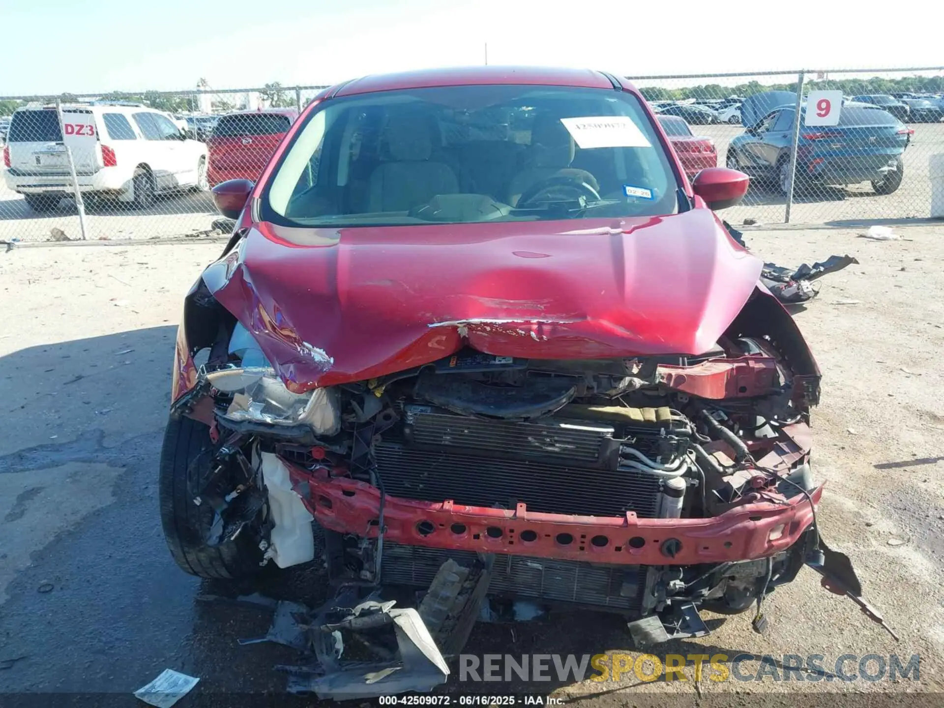 6 Photograph of a damaged car 1FMCU0GD1KUC52129 FORD ESCAPE 2019