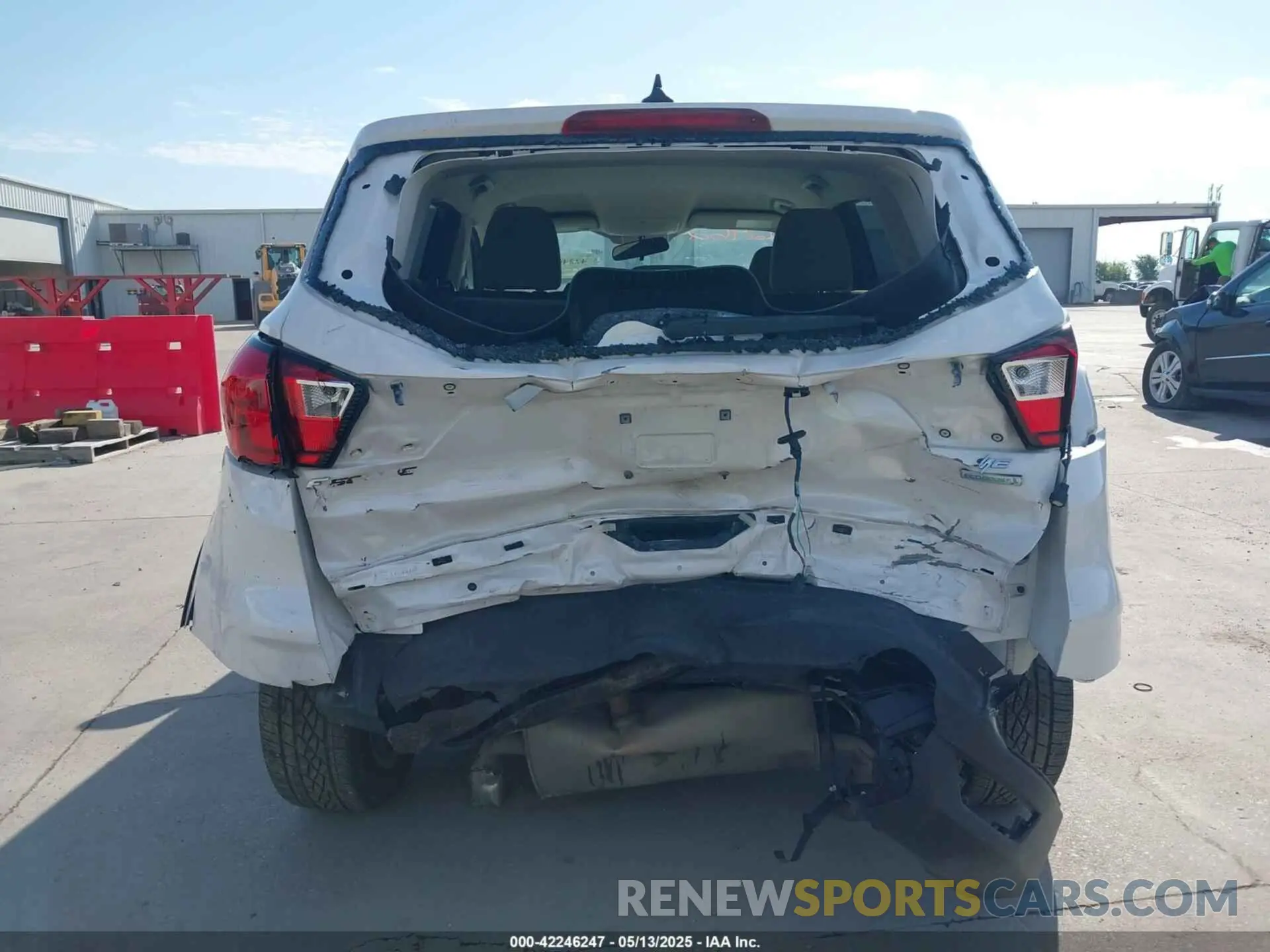 17 Photograph of a damaged car 1FMCU0GD2KUA04603 FORD ESCAPE 2019