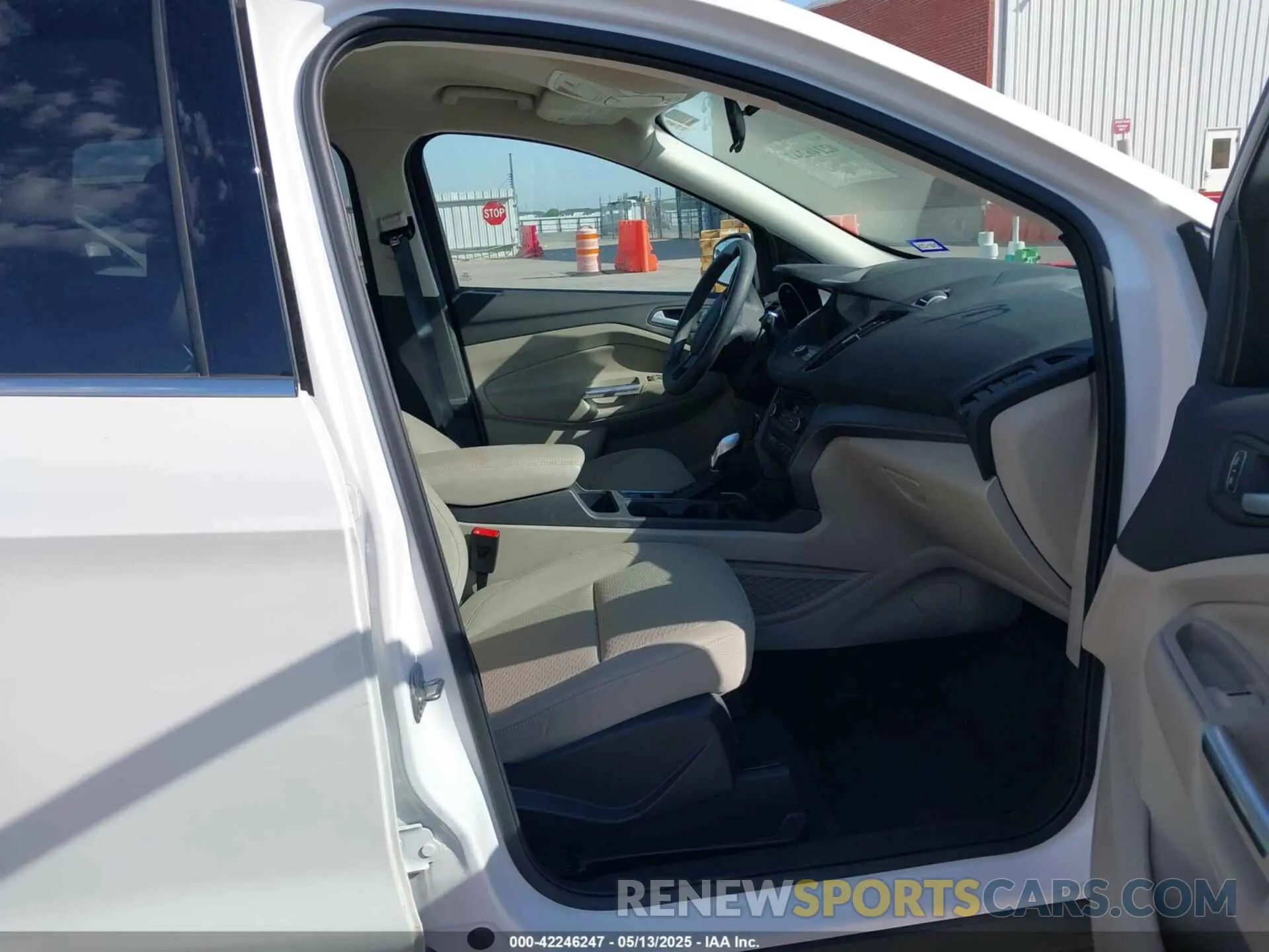 5 Photograph of a damaged car 1FMCU0GD2KUA04603 FORD ESCAPE 2019