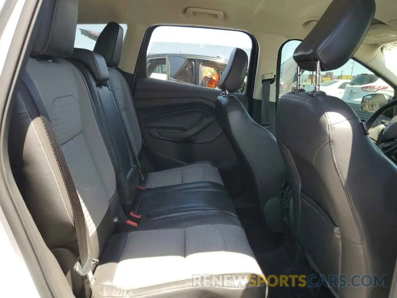 10 Photograph of a damaged car 1FMCU0GD2KUA20414 FORD ESCAPE 2019