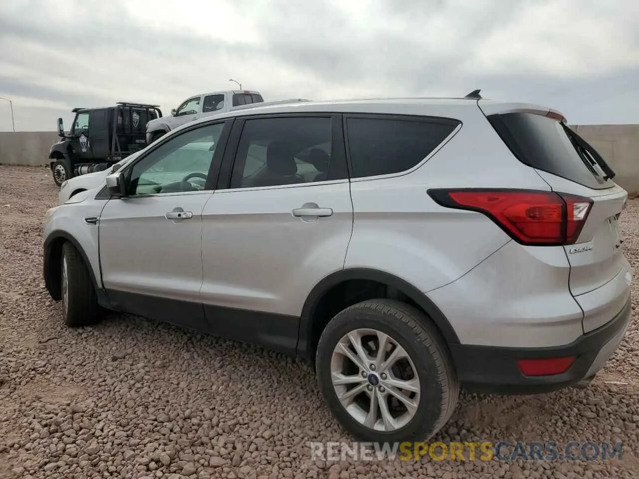 2 Photograph of a damaged car 1FMCU0GD2KUA40419 FORD ESCAPE 2019