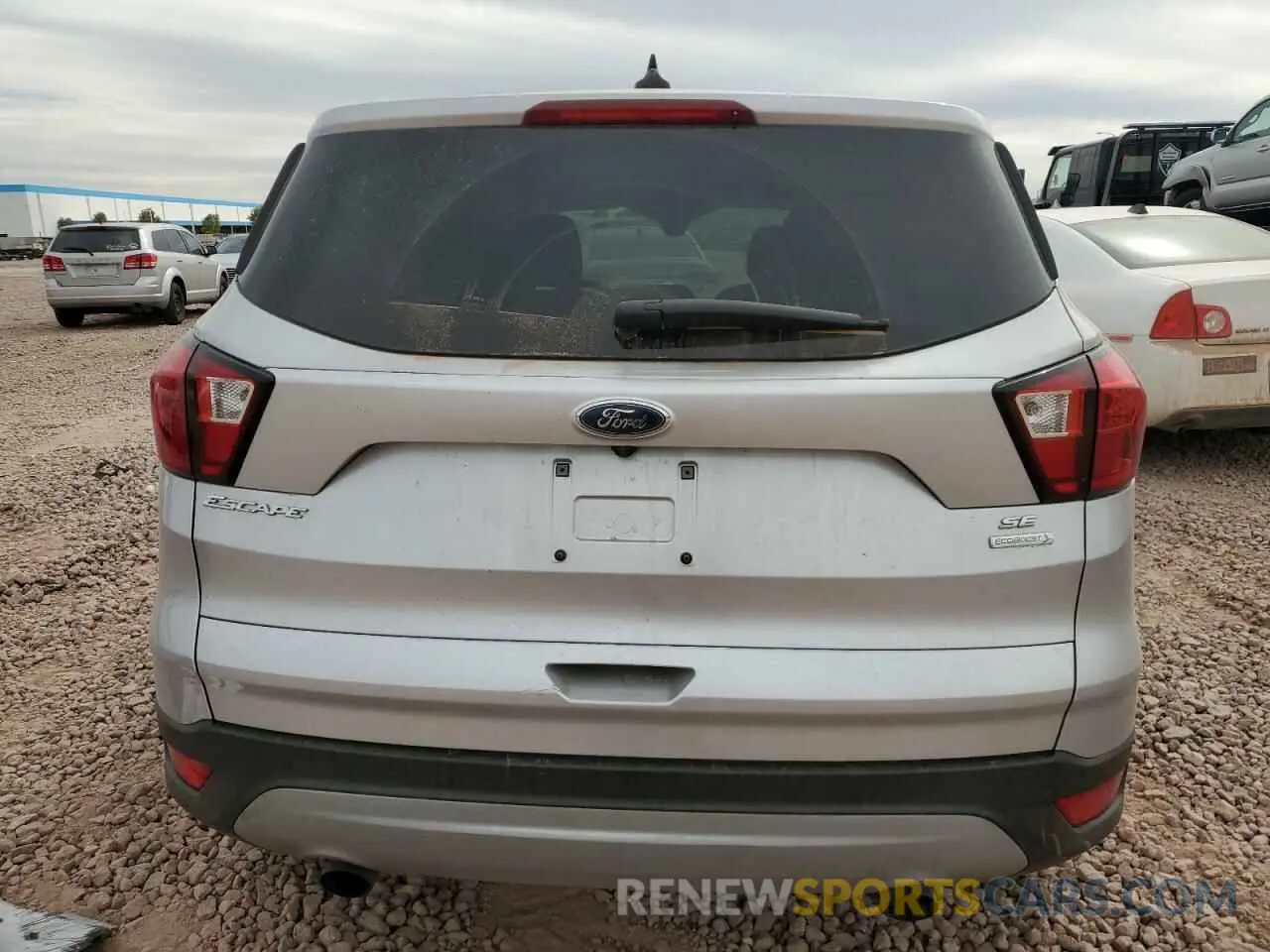6 Photograph of a damaged car 1FMCU0GD2KUA40419 FORD ESCAPE 2019