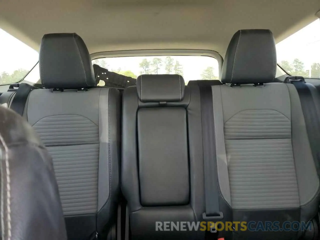10 Photograph of a damaged car 1FMCU0GD2KUA64767 FORD ESCAPE 2019