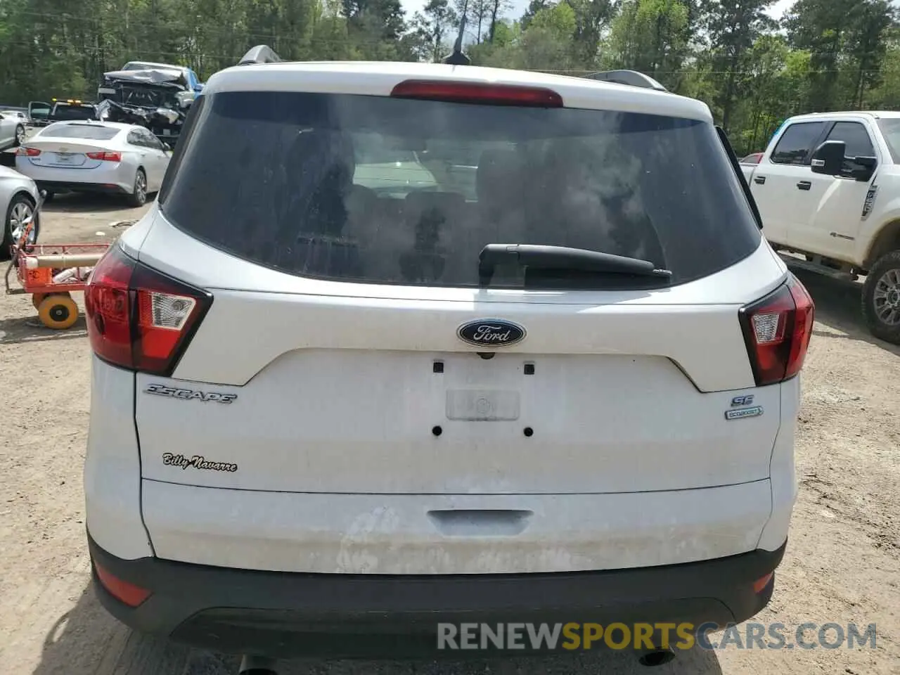 6 Photograph of a damaged car 1FMCU0GD2KUA64767 FORD ESCAPE 2019