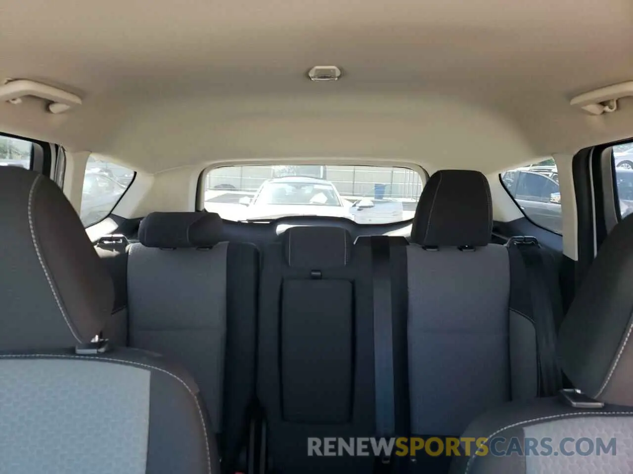 10 Photograph of a damaged car 1FMCU0GD2KUA87725 FORD ESCAPE 2019