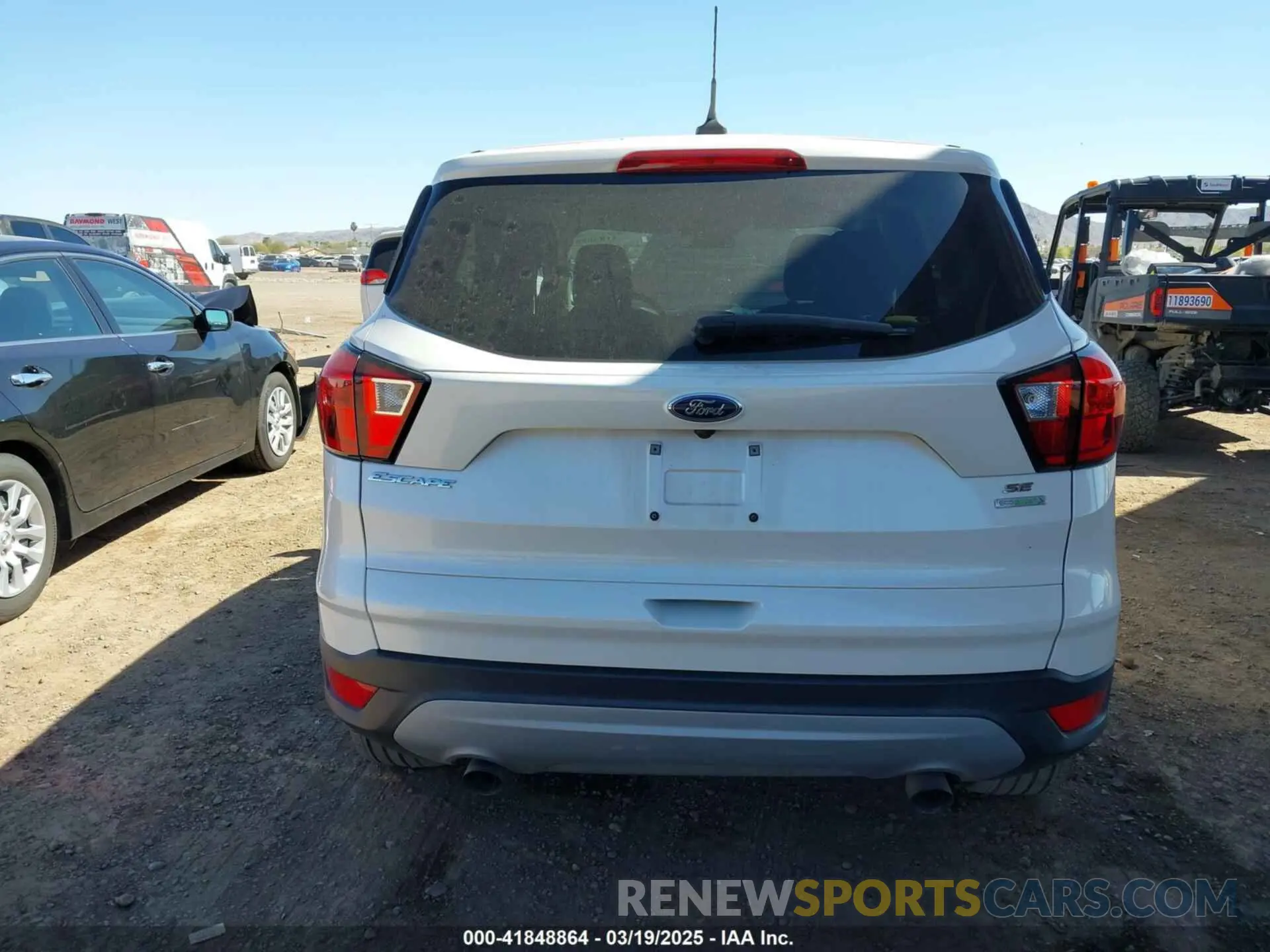 16 Photograph of a damaged car 1FMCU0GD2KUA99793 FORD ESCAPE 2019