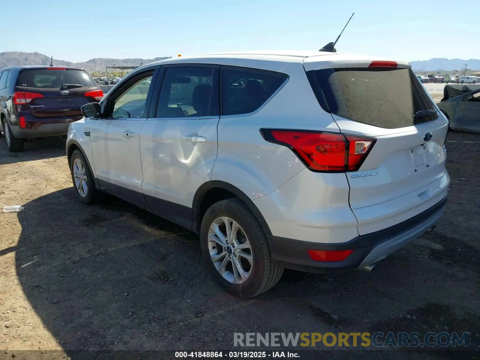3 Photograph of a damaged car 1FMCU0GD2KUA99793 FORD ESCAPE 2019