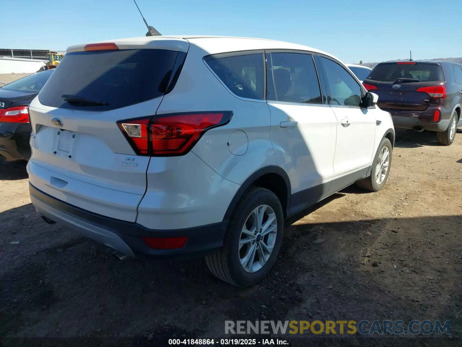 4 Photograph of a damaged car 1FMCU0GD2KUA99793 FORD ESCAPE 2019